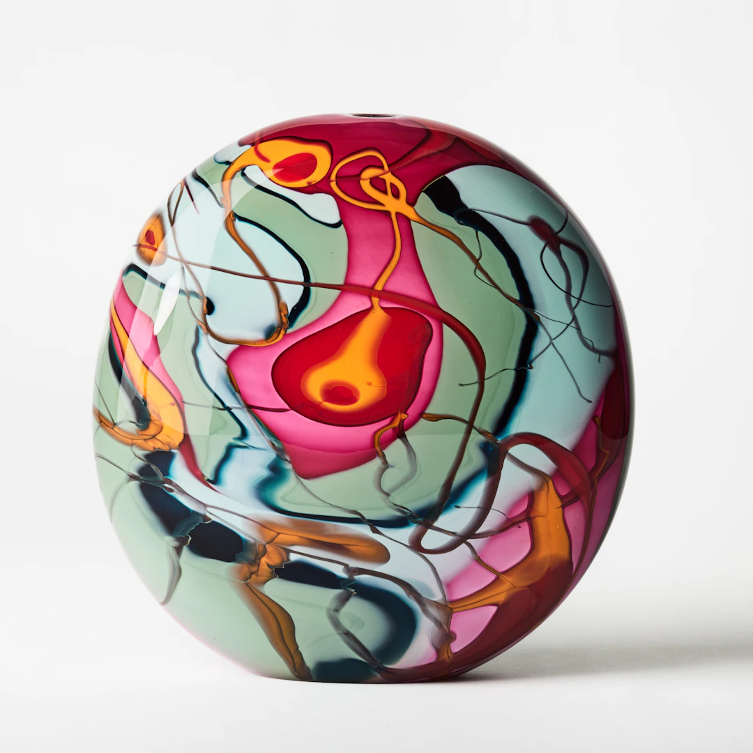PETER HERMANSSON. "Pollock", vas, Örsjö 2013, polykrom insmält dekor.