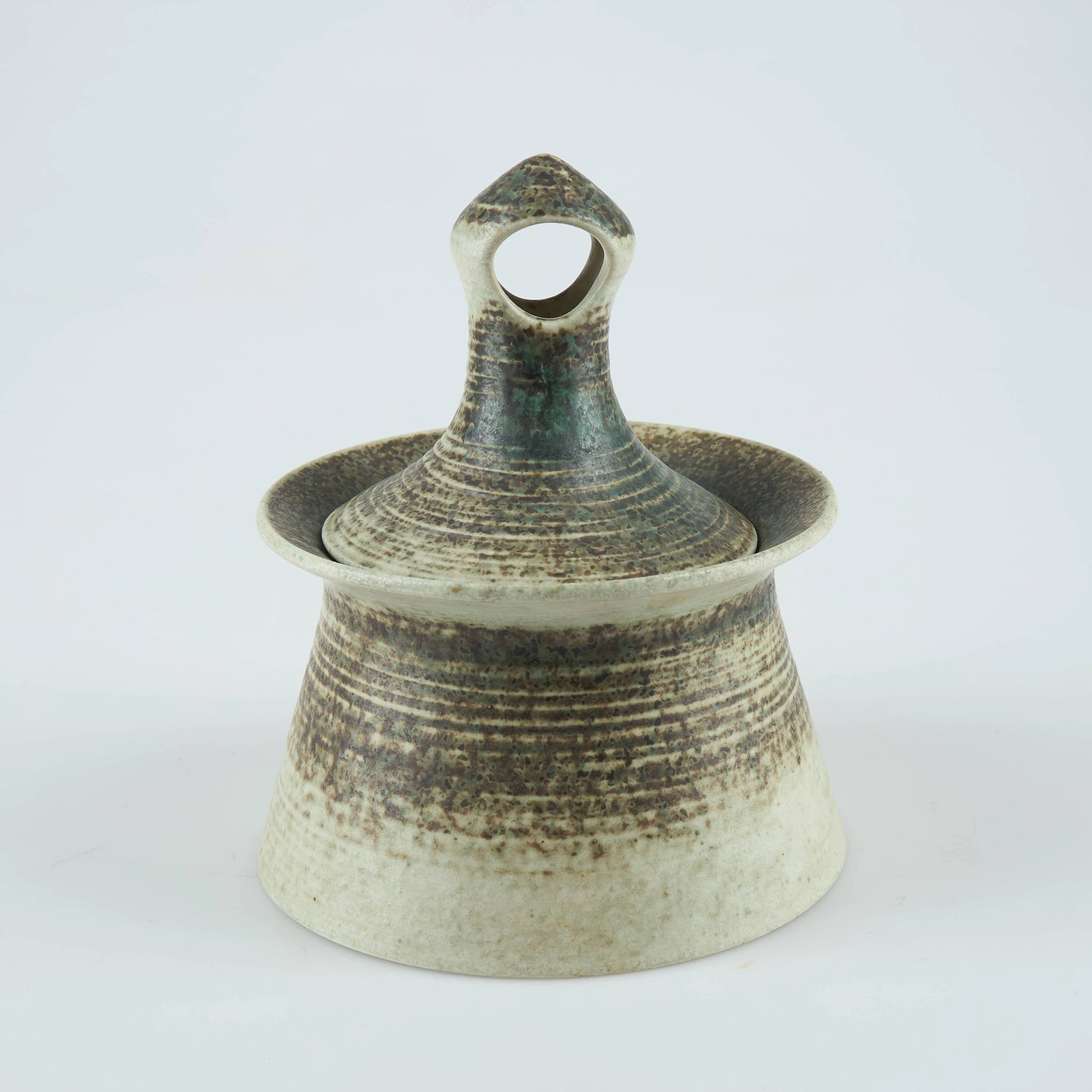 FRANCESCA MASCITTI-LINDH (1931). BURK MED LOCK, signerad Arabia FML, stengods.