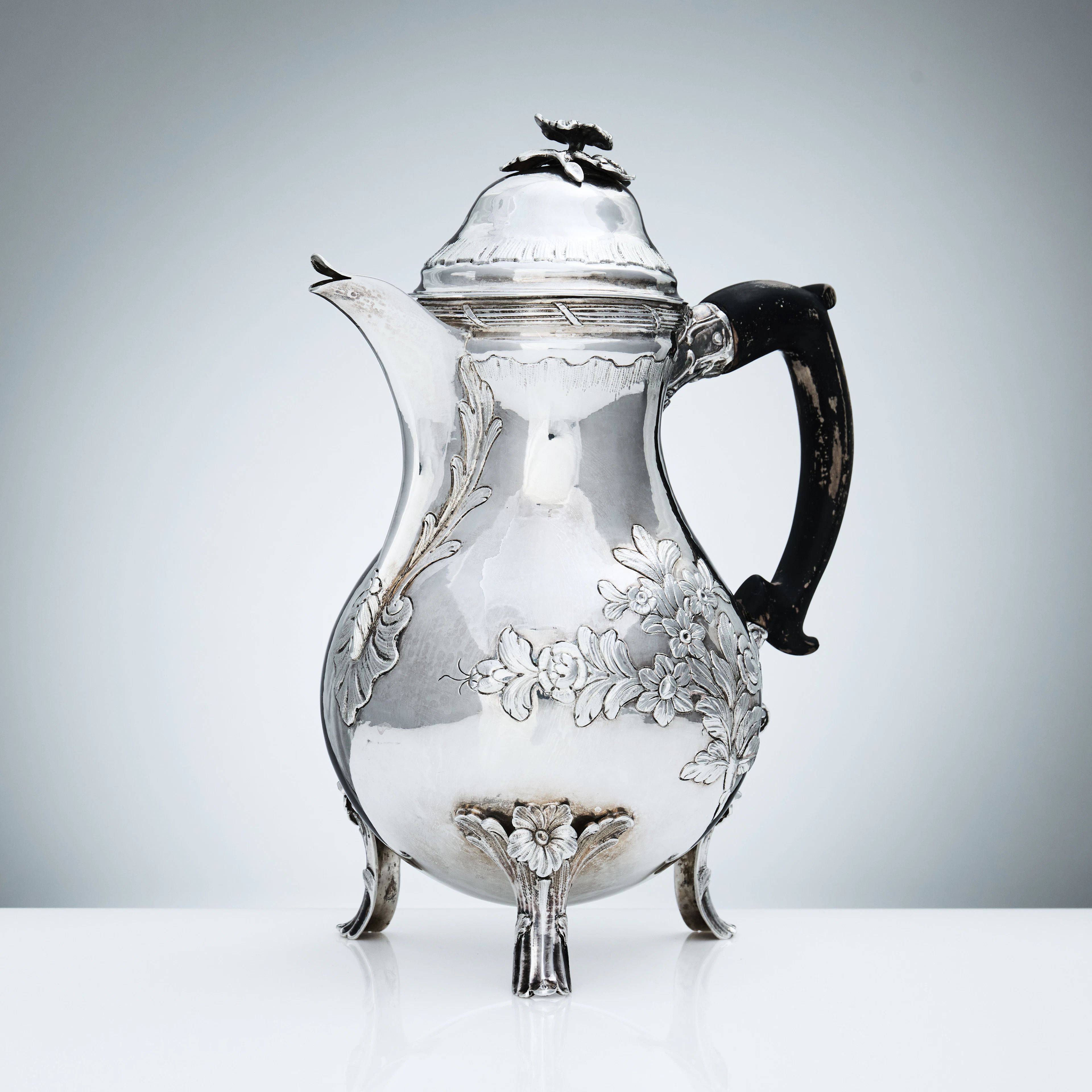 LARS ÅKERBLOM. Kaffekanna, silver, Gävle 1775. Rokoko.