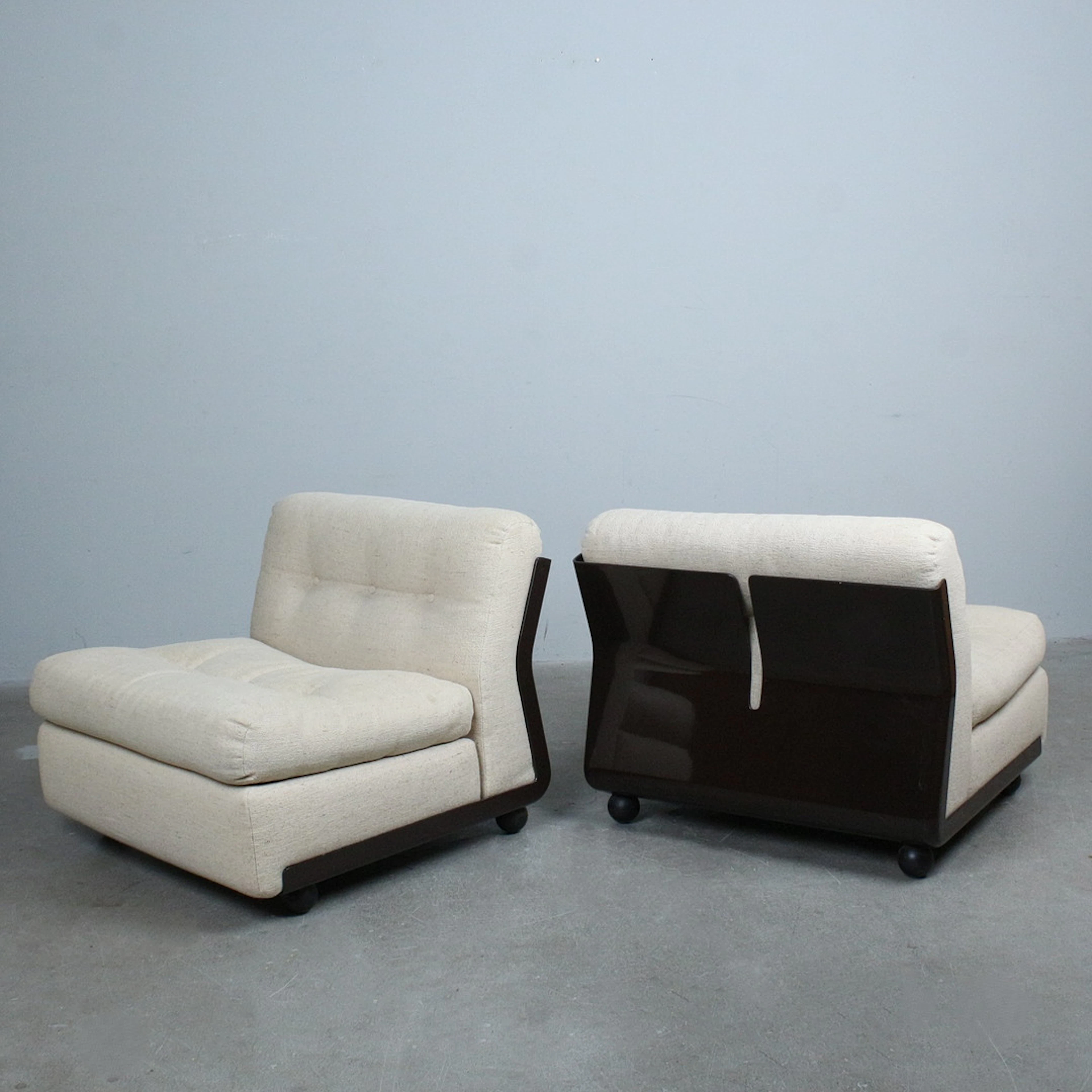 MARIO BELLINI. SESSEL/MODULARES SOFA. 2 Teile, Modell „Amanta“. C&B
