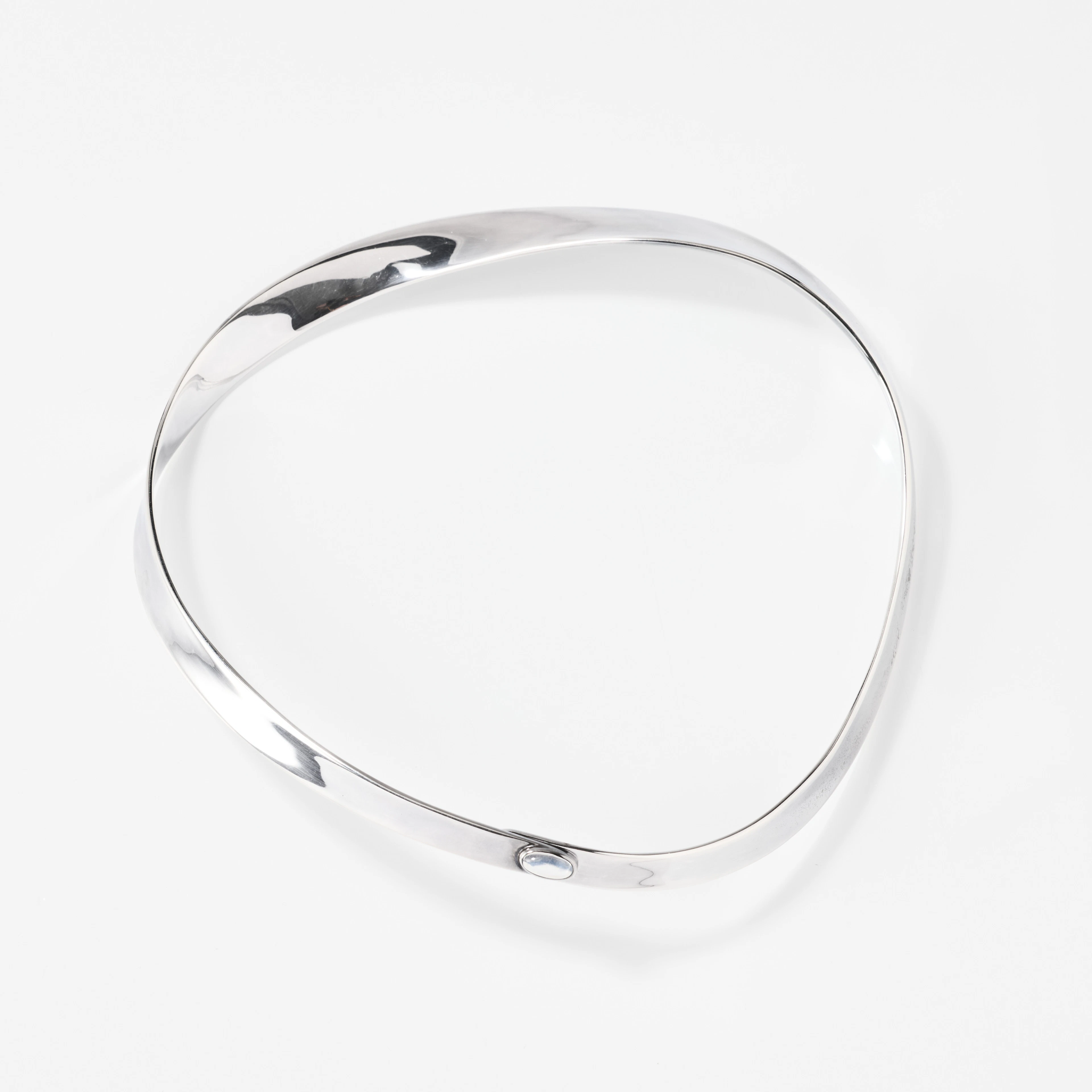 VIVIANNA TORUN BÜLOW-HÜBE. Halsring, sterlingsilver och månsten, no