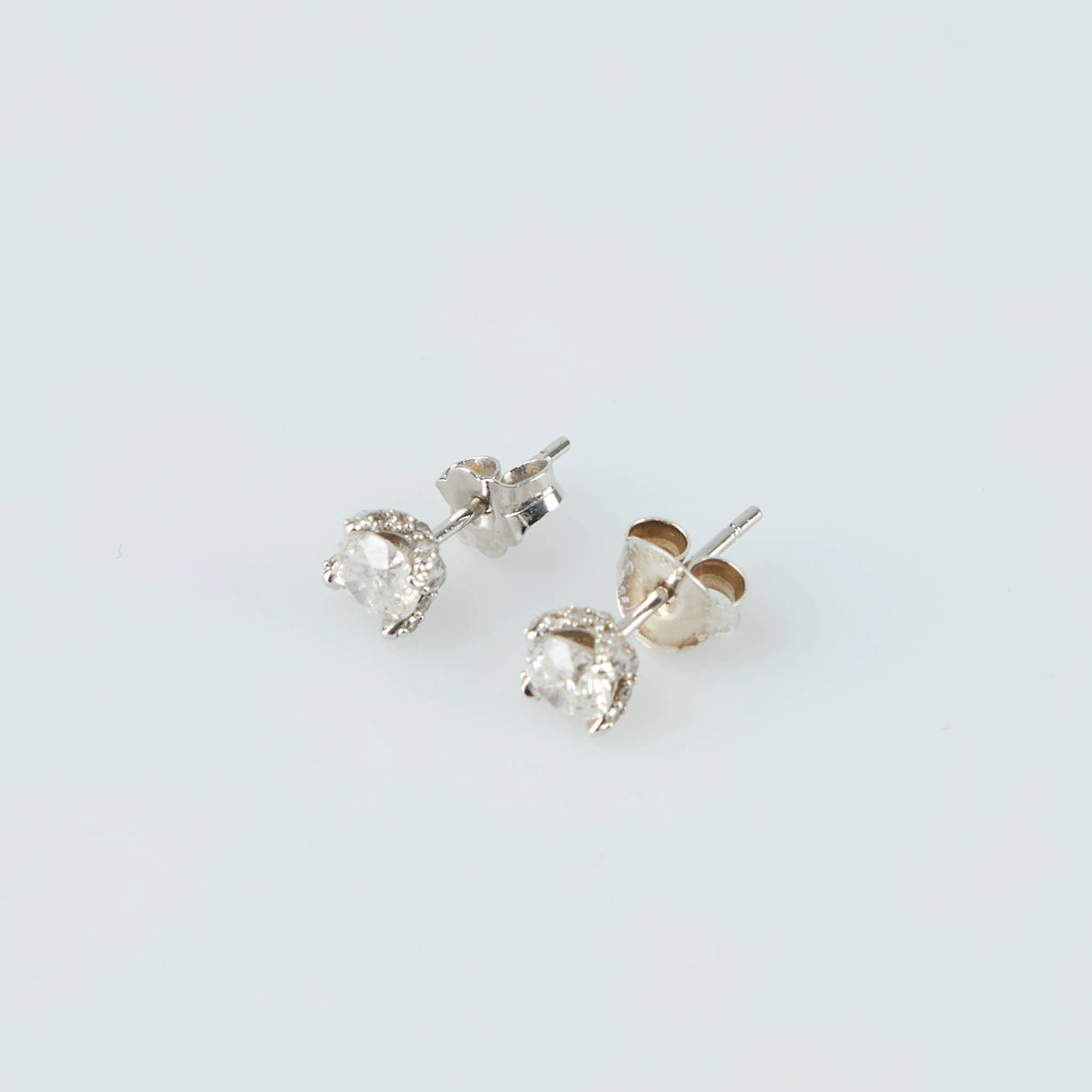 DIAMANTÖRHÄNGEN, 14K vitguld, totalt ca 0.93 ct.