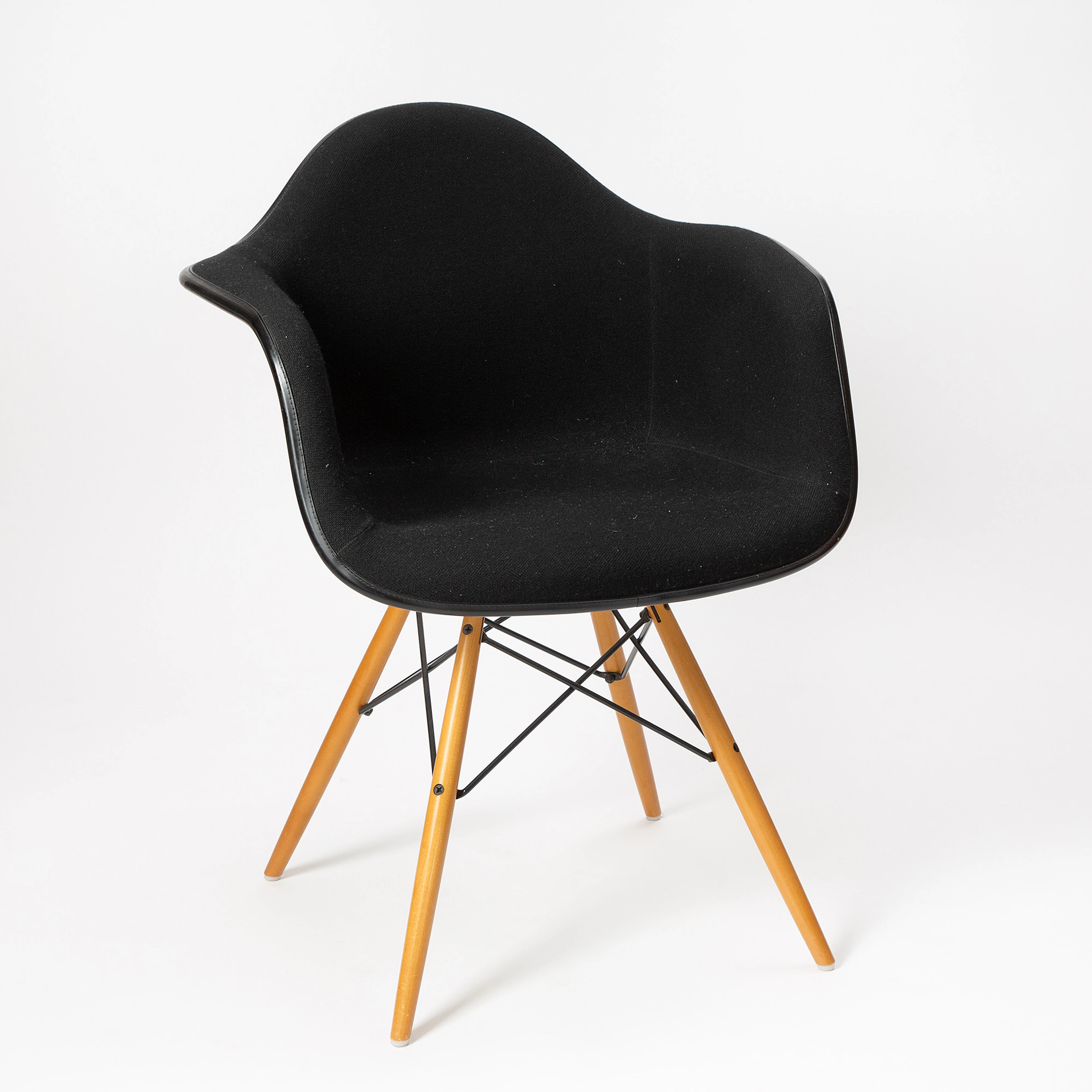 CHARLES & RAY EAMES. "Plastic chair DSW", formgjuten plast, delvis