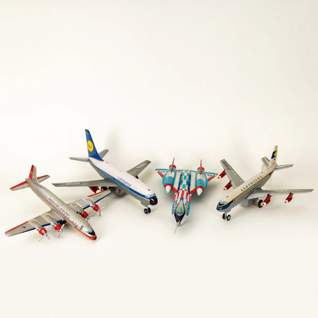 Vier Flugzeuge, Made in Japan, Blech und Kunststoff, 1950-1960er Jahre (4).