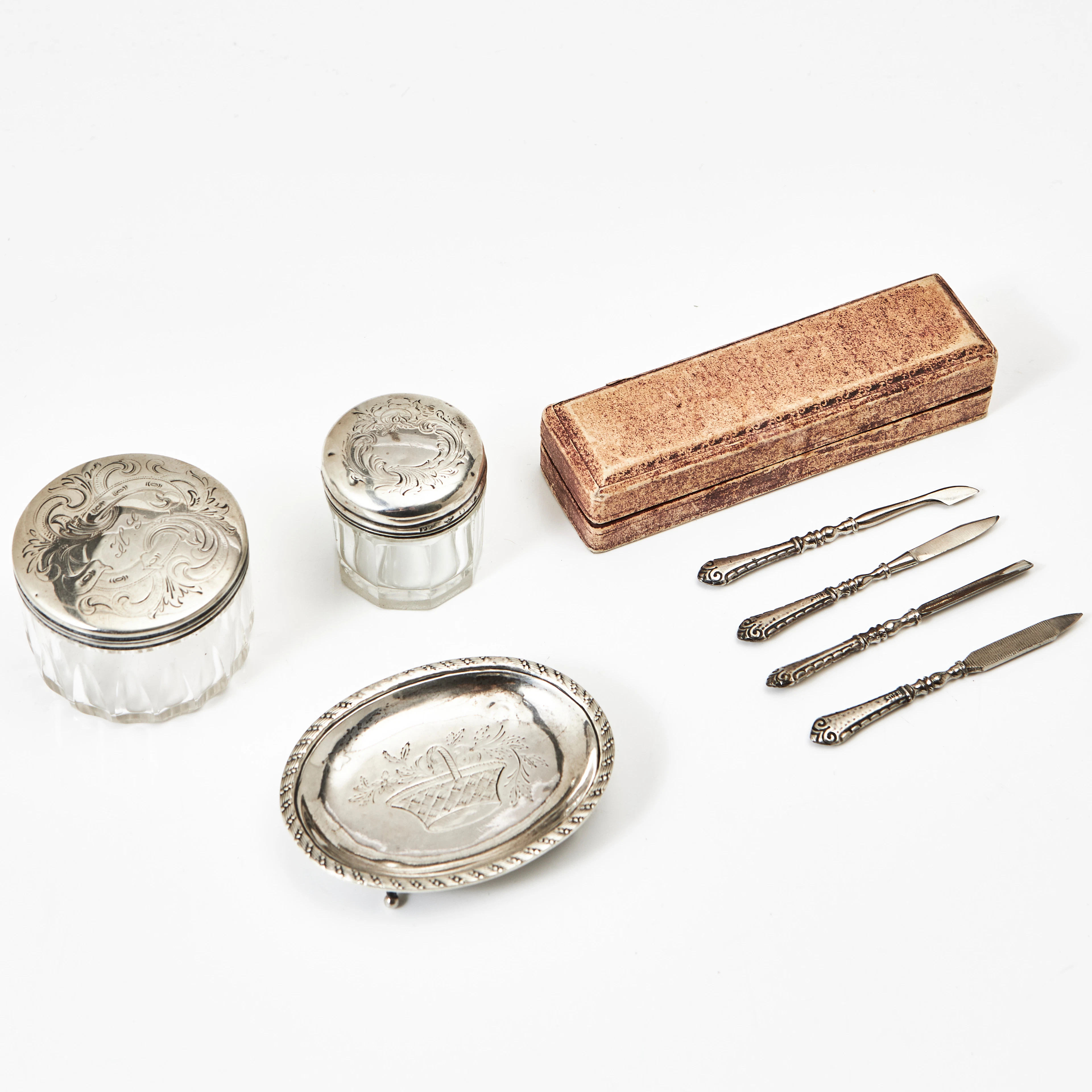 LOCKASKAR, FAT & MANIKYRSET, silver, 7 dlr, 1800-tal, fatet daterad 1827.