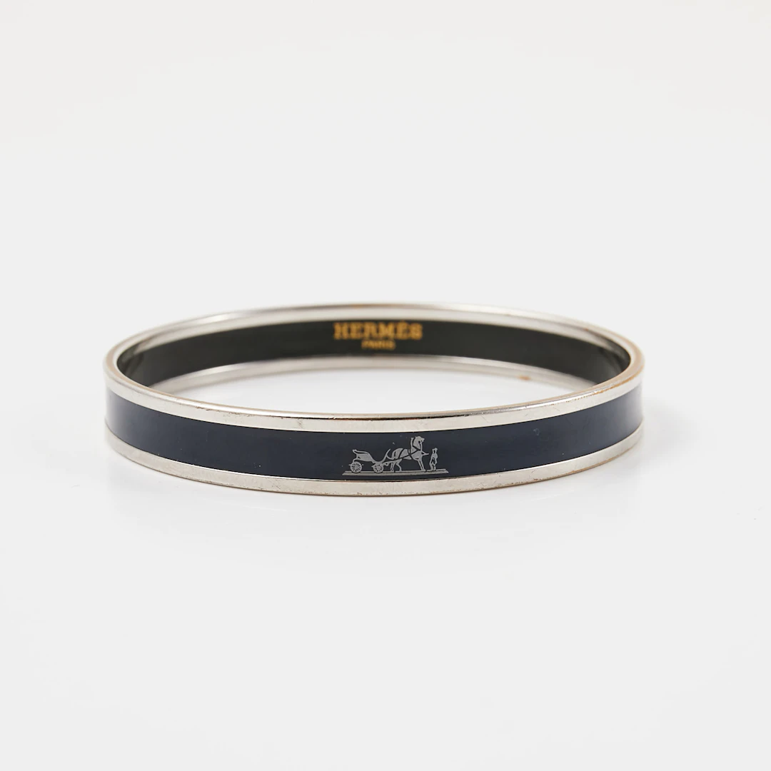HERMÈS. Armring, mörkblå emalj- och palladiumpläterad metall, Made