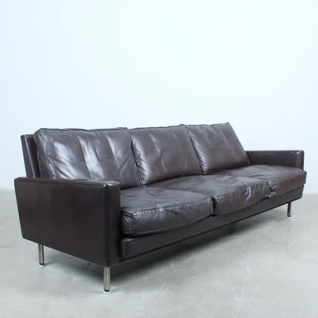 GEORGE NELSON. Herman Miller, Dreistizer/Ledersofa Modell 'Loose Cushion'.