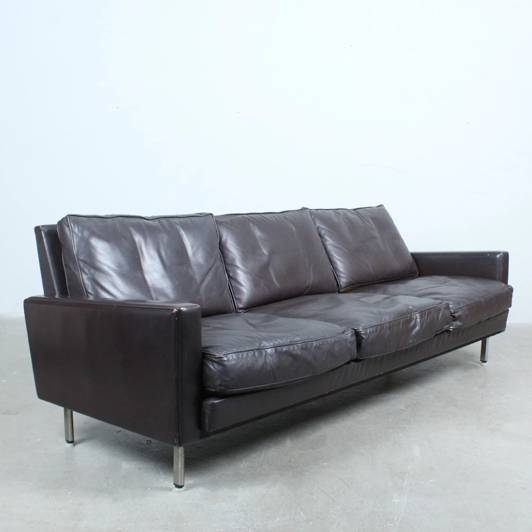 GEORGE NELSON. Herman Miller, Dreistizer/Ledersofa Modell 'Loose Cushion'.