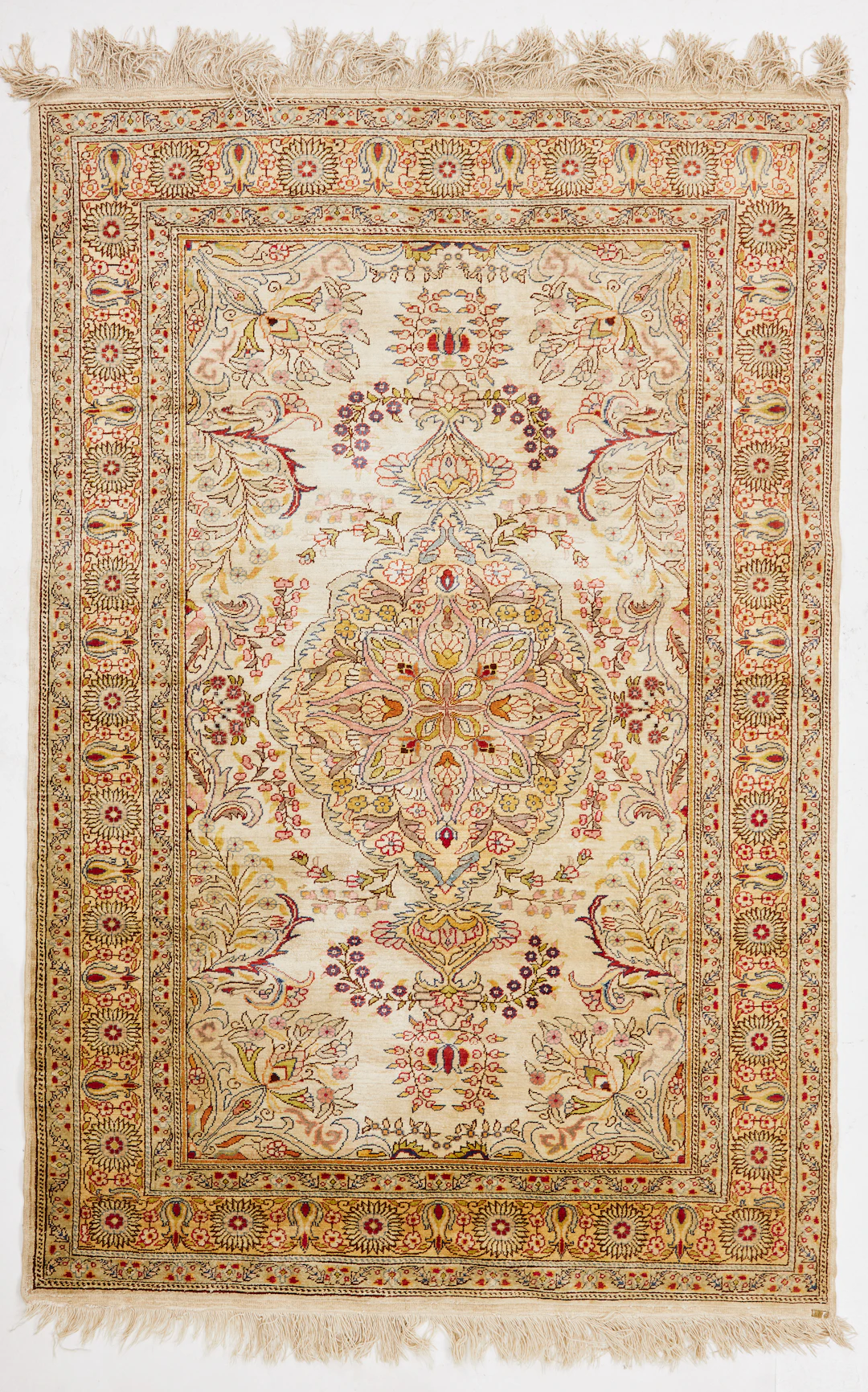 ORIENTMATTA. Hereke, semiantik/old, silke, ca 163x108 cm.