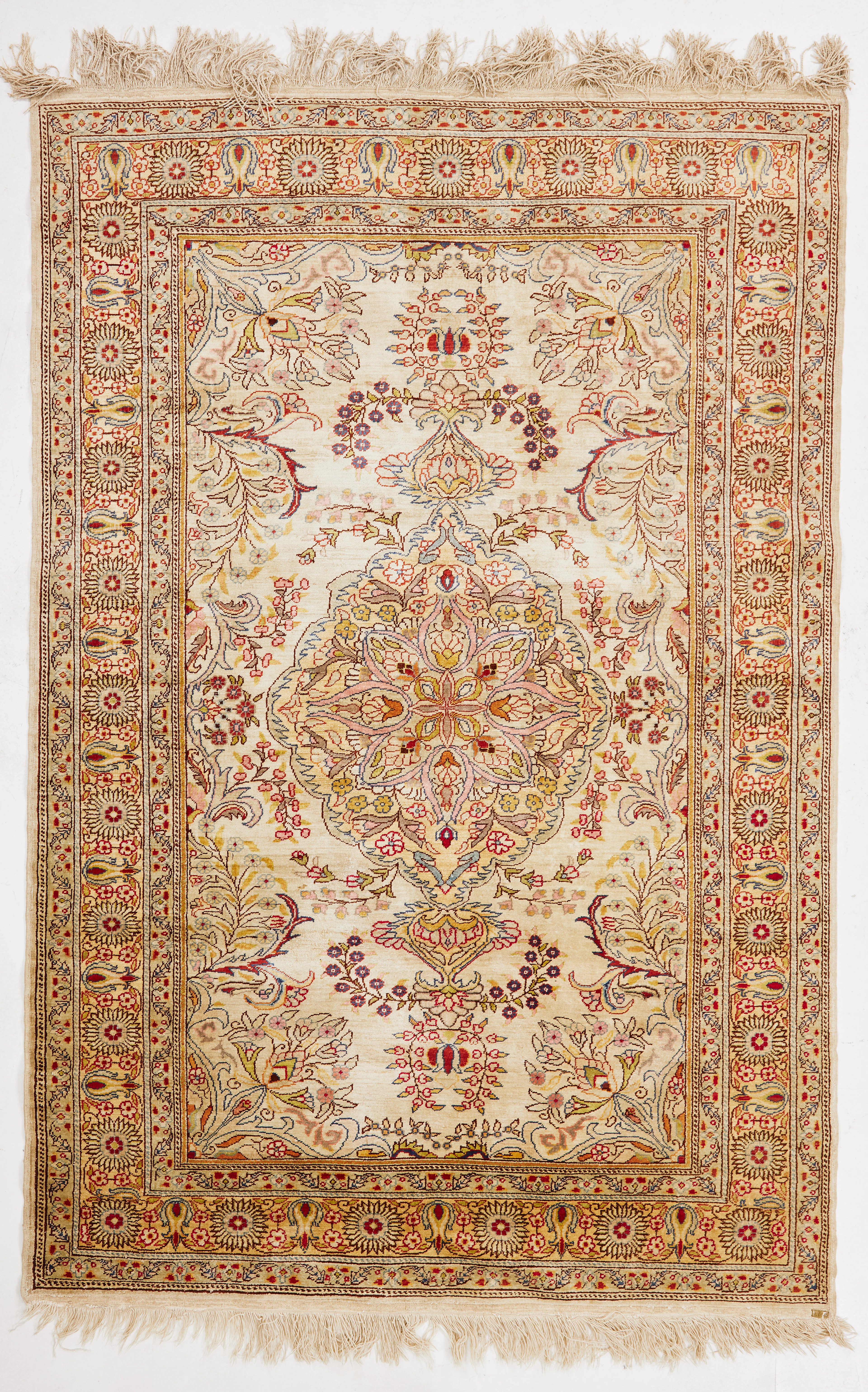 ORIENTMATTA. Hereke, semiantik/old, silke, ca 163x108 cm.