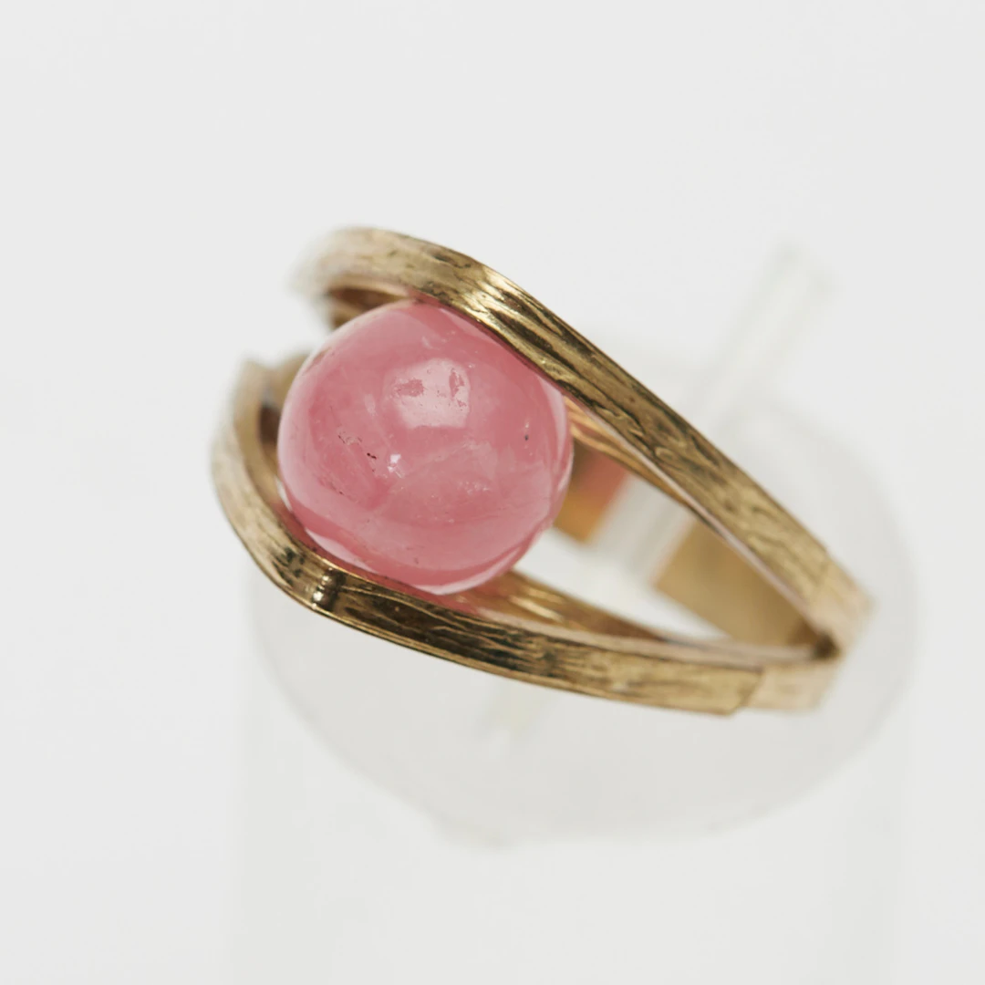 RING, 333er Gelbgold, Rosenquarz.