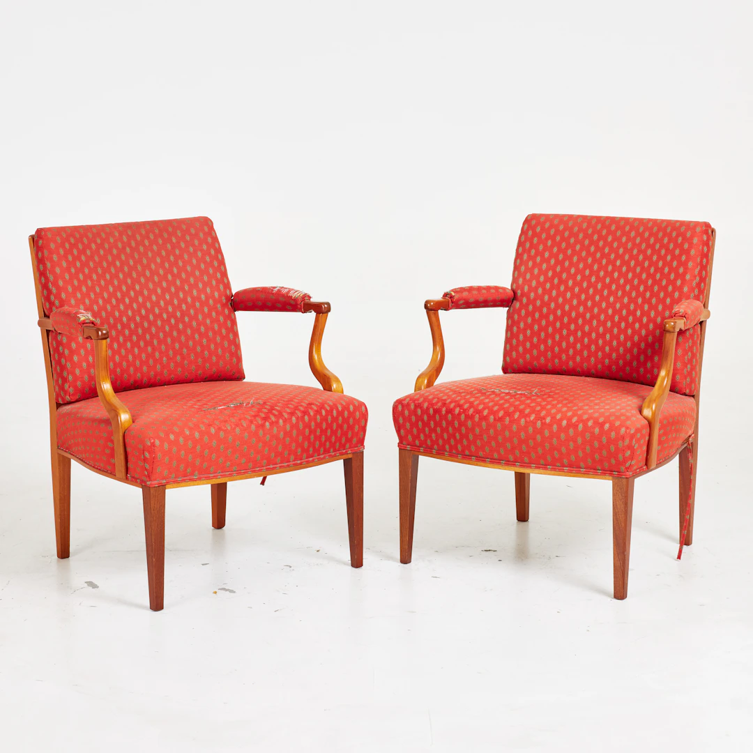 JOSEF FRANK. Karmstolar 1 par, modell 969, Firma Svenskt Tenn, mahogny