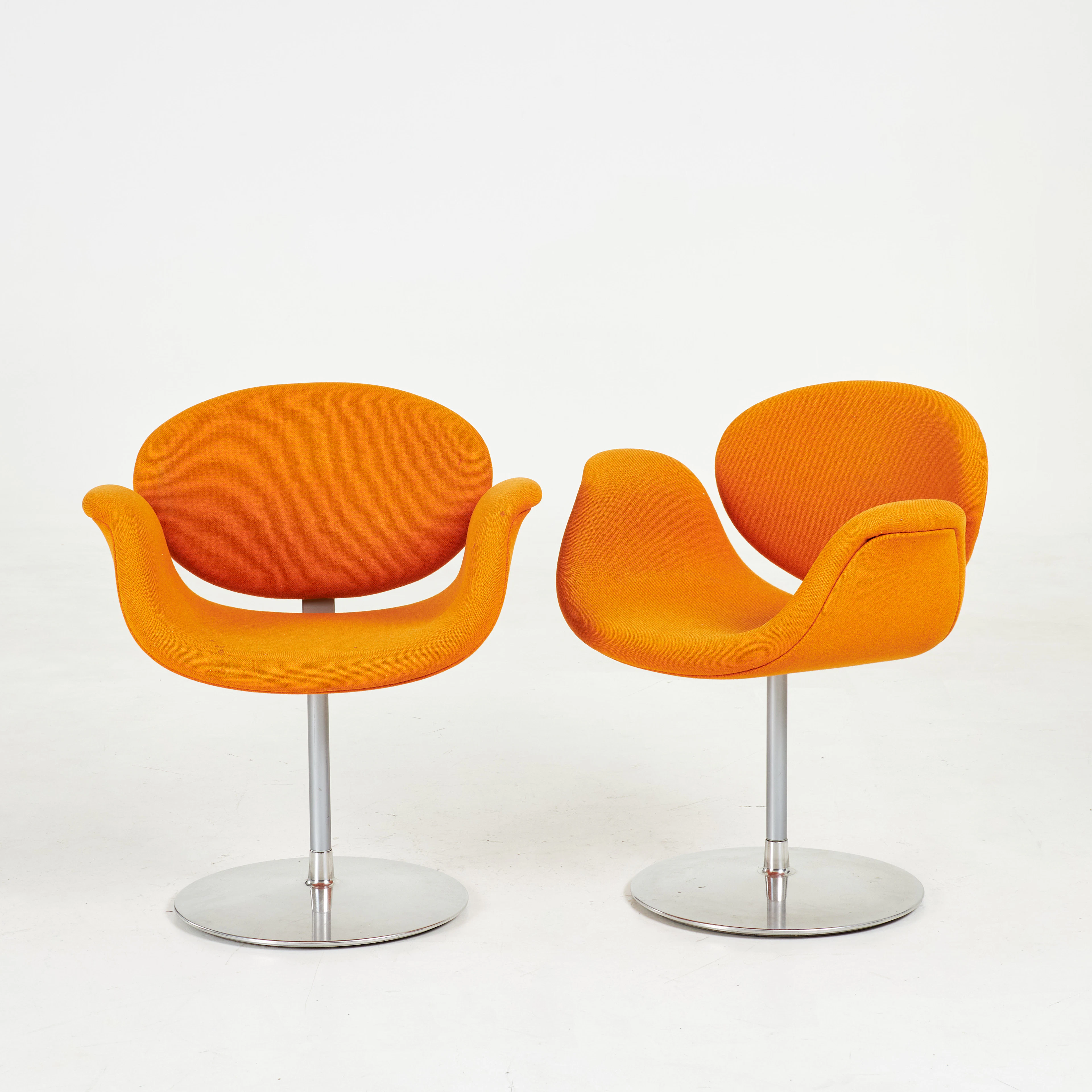 PIERRE PAULIN. Karmstolar, 1 par, "Tulip", för Artifort, klädda i