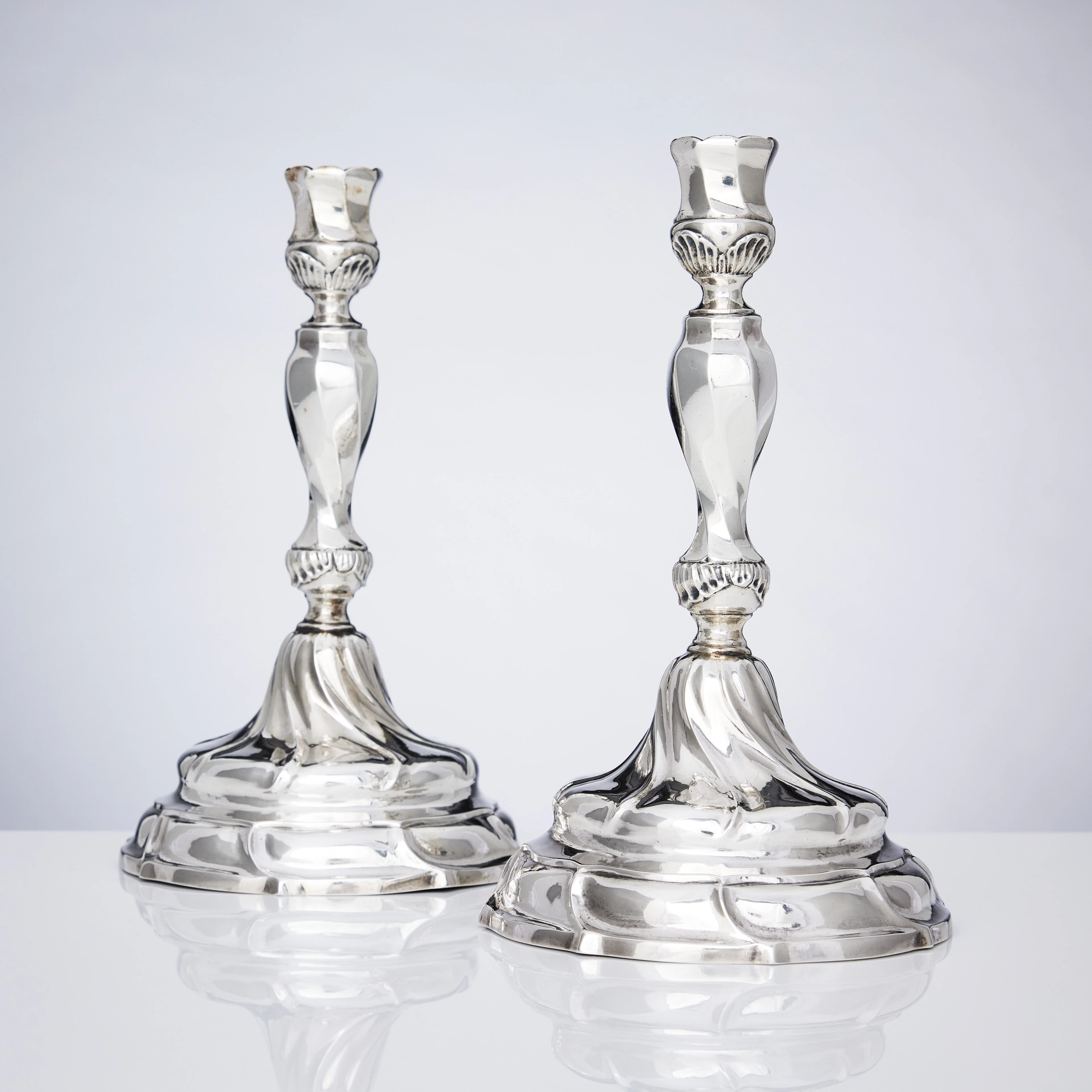 GEORG FRIEDRICH SICKMAN. Ljusstakar, ett par, silver, Stockholm 1759.