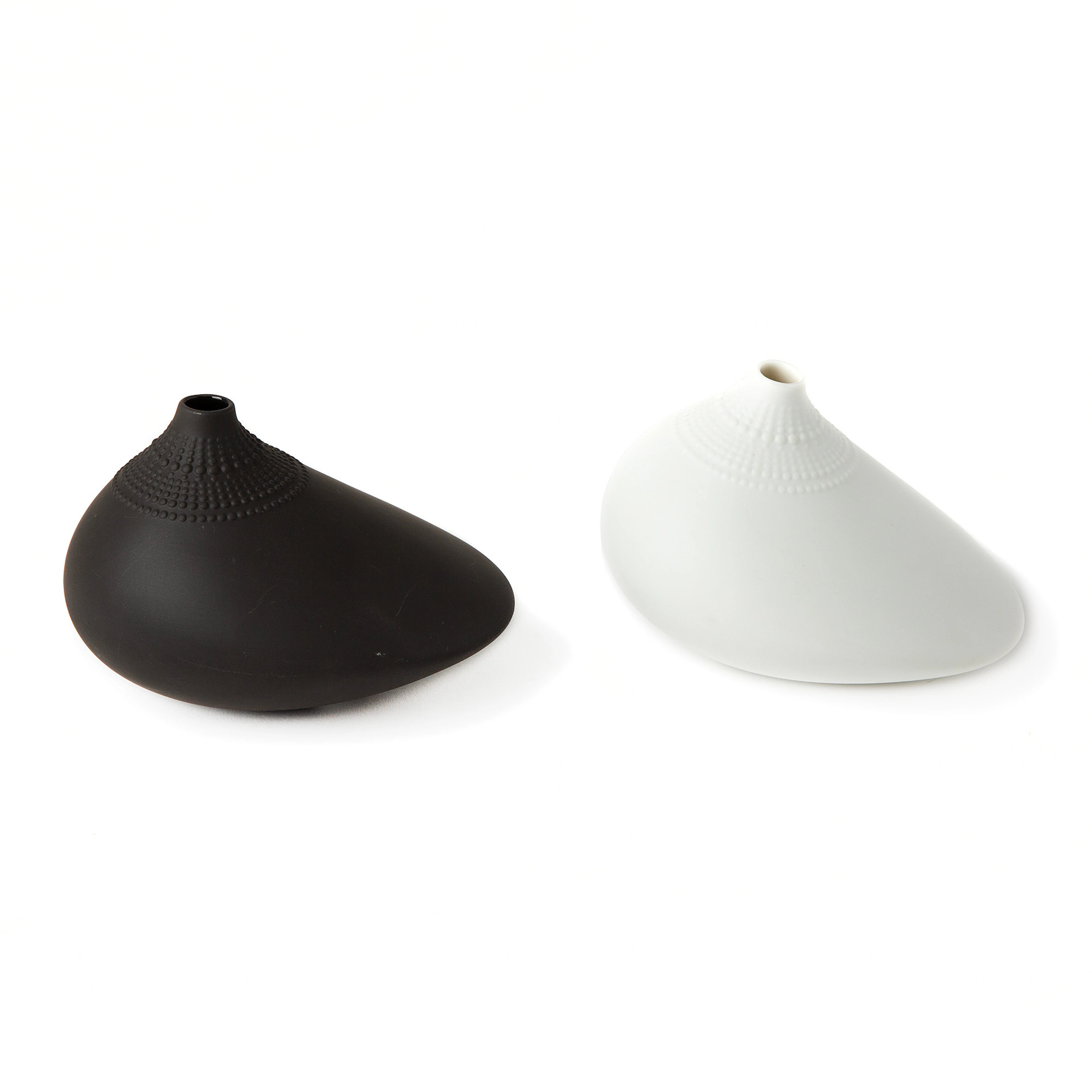TAPIO WIRKKALA. Vaser, 2 st, "Pollo", keramik, Rosenthal, 2012.