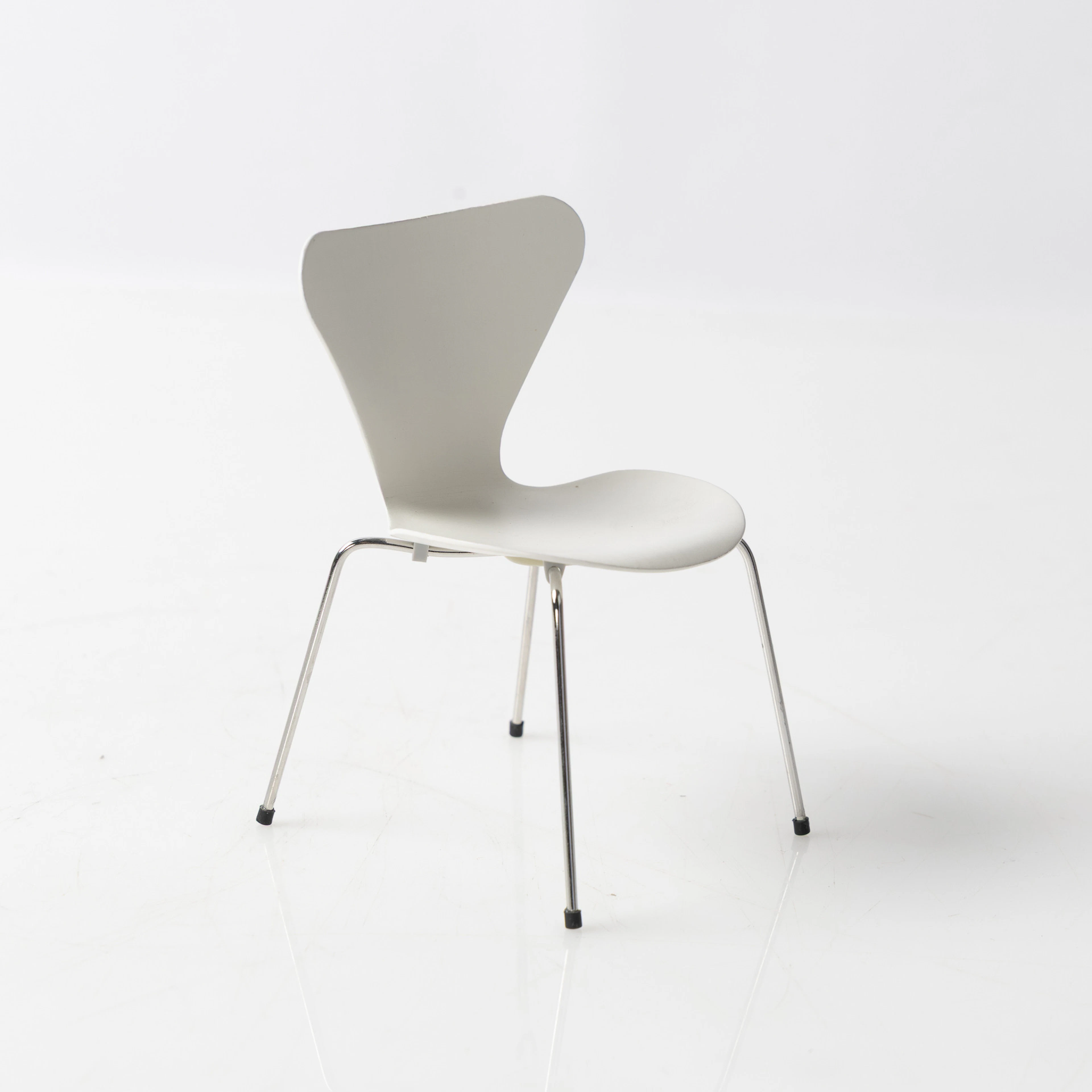 ARNE JACOBSEN. "Sjuan", stol, miniatyr.