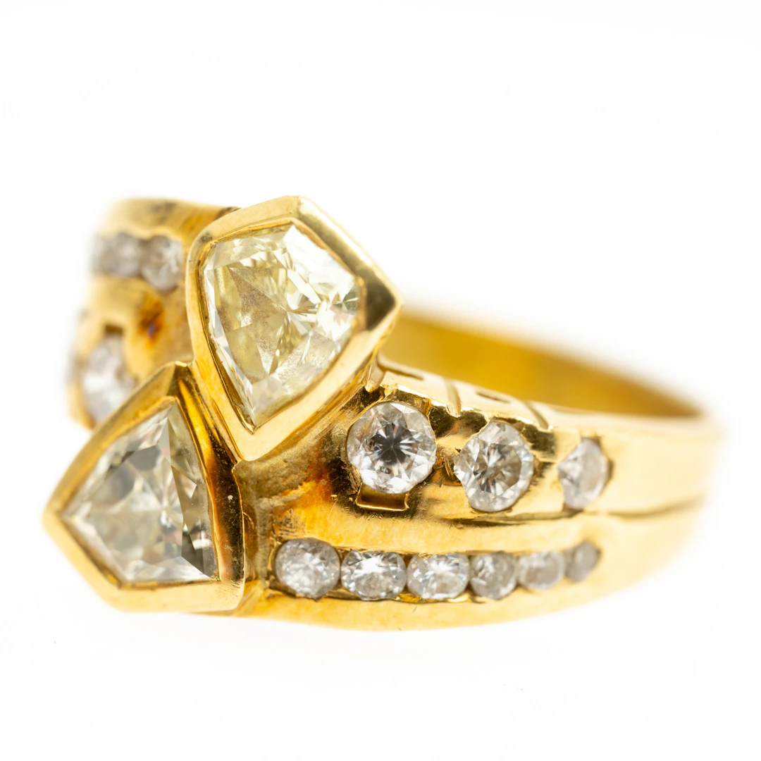 Ring mit Diamanten.