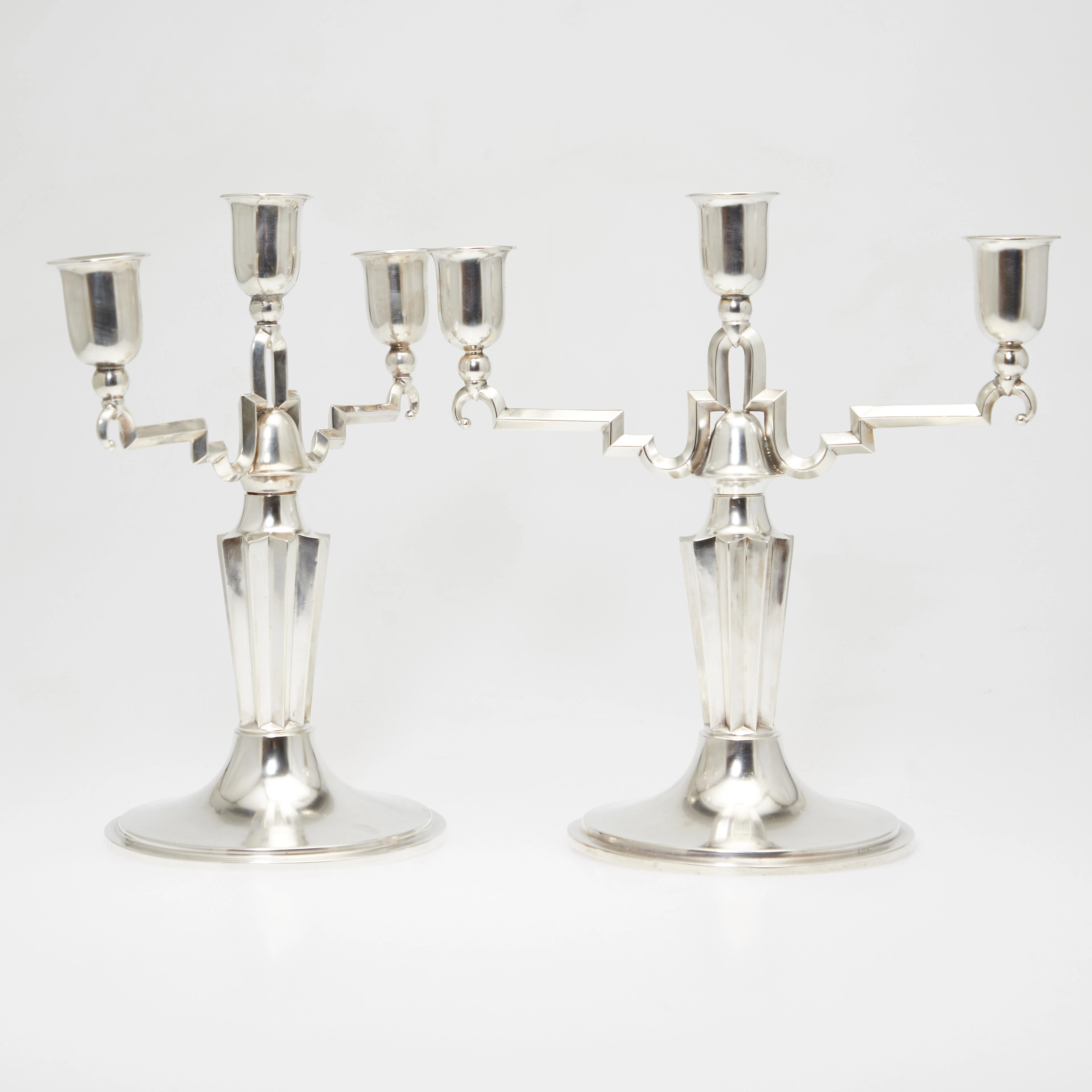 Zwei Art Déco Stil Kandelaber, 830er Silber, 985g Gesamtgewicht (2).