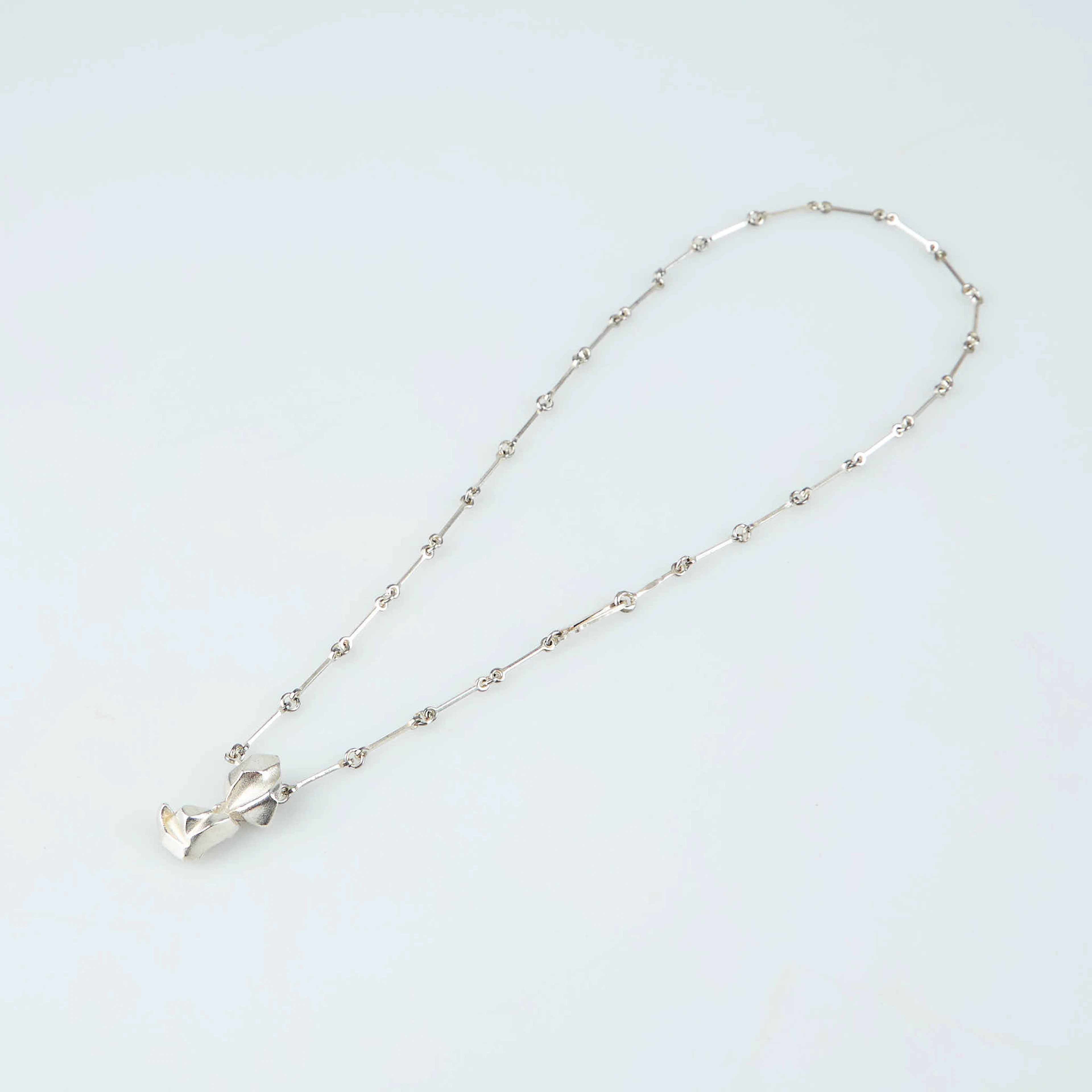 BJÖRN WECKSTRÖM. Halsband, "Modern Squirrel", 925 silver, Helsingfors 1977.