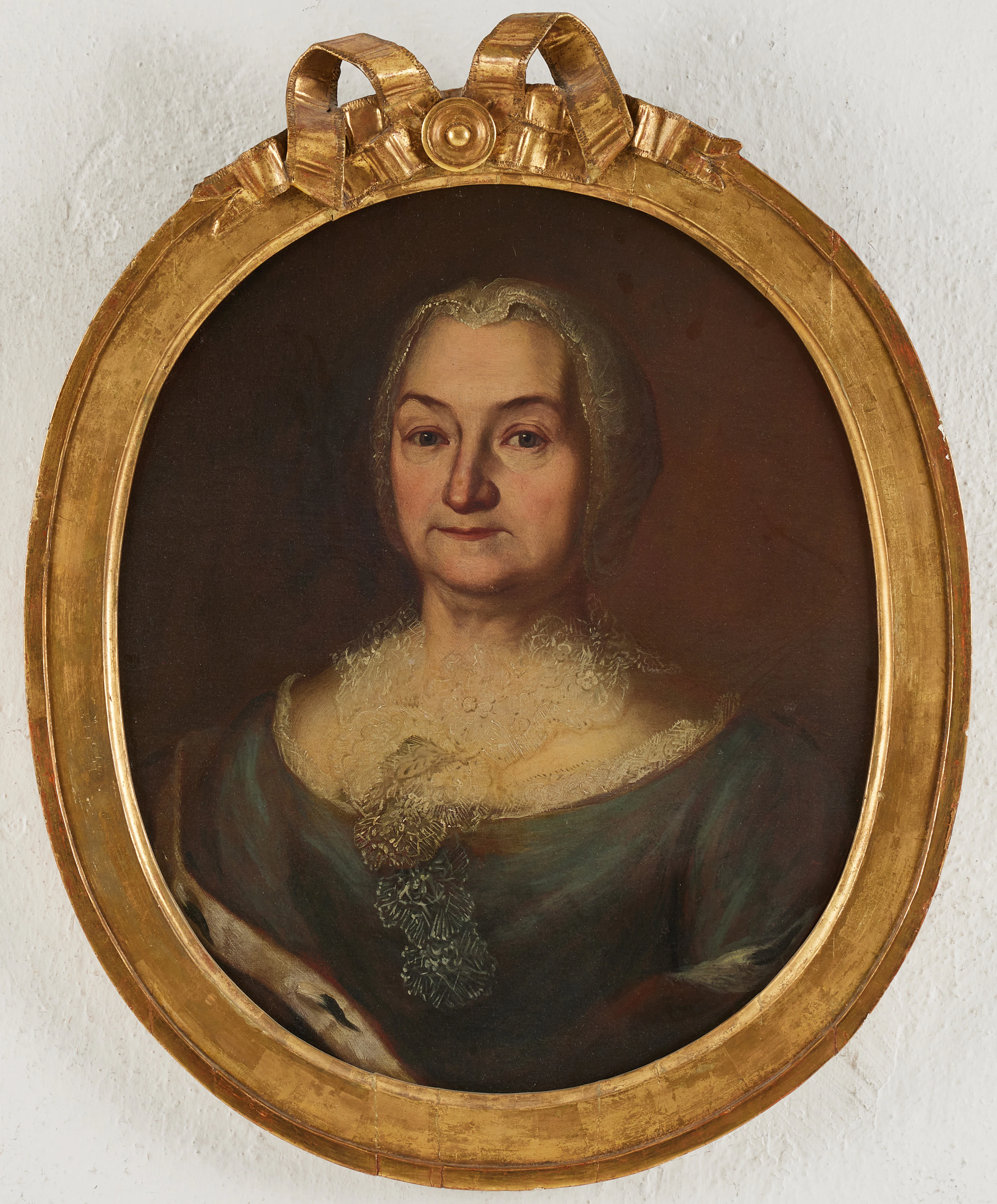 SVENSK KONSTNÄR, 1700-TAL, PORTRÄTT FÖRESTÄLLANDE DAM I HERMELINMANTEL.