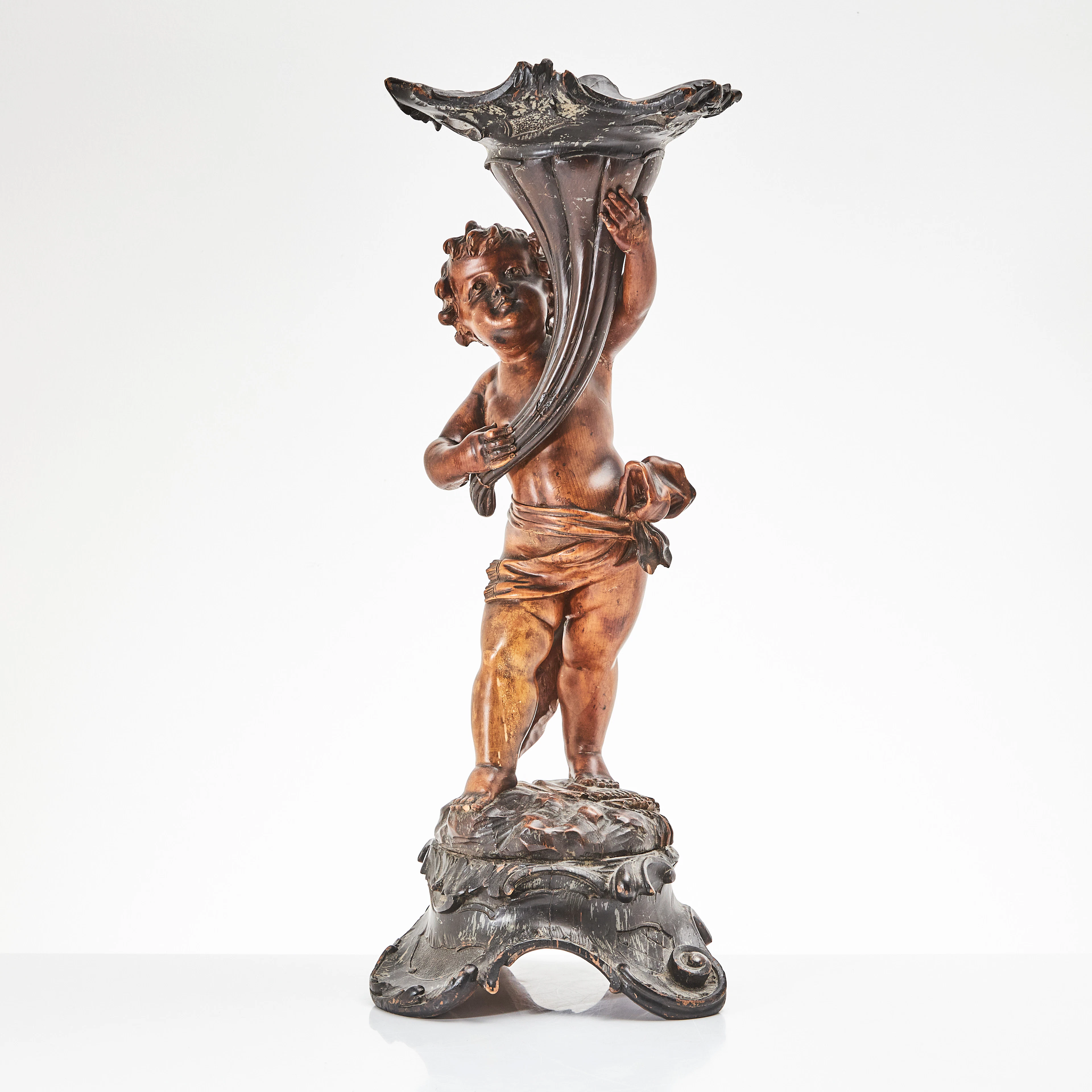 SKULPTUR, 1900-talets första hälft, Italien, putti med ymnighetshorn.
