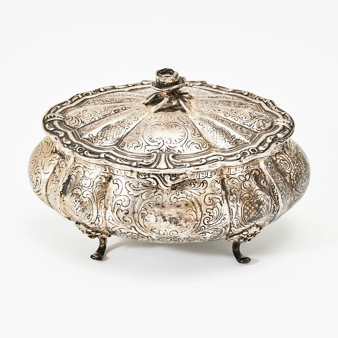 SKRIN, silver, graverad dekor, lock krönt av ros, JL Hultman, Stockholm 1950.