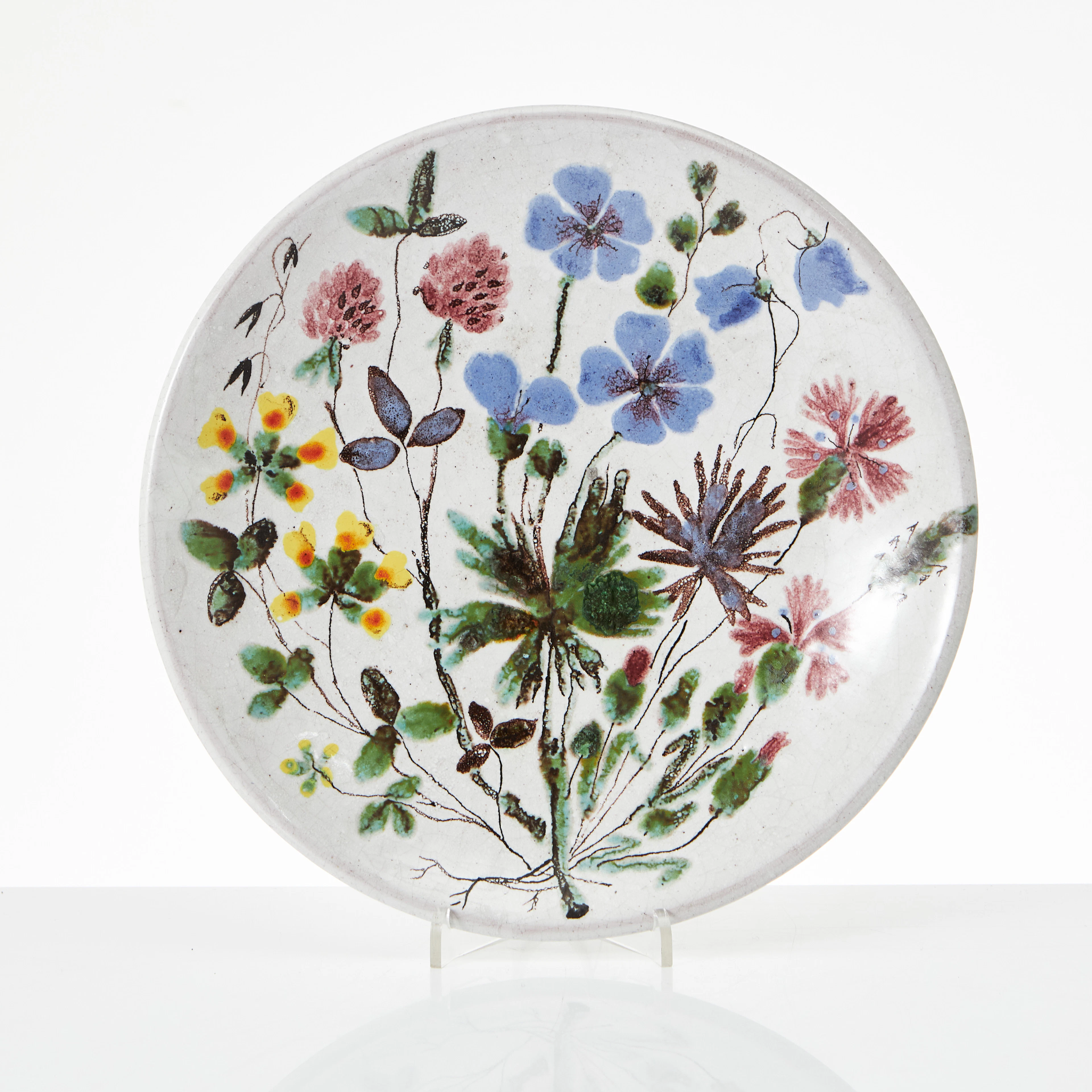 LISBET JOBS. (Sverige, 1909-1961). Fat, fajans, målad polykrom blomsterdekor