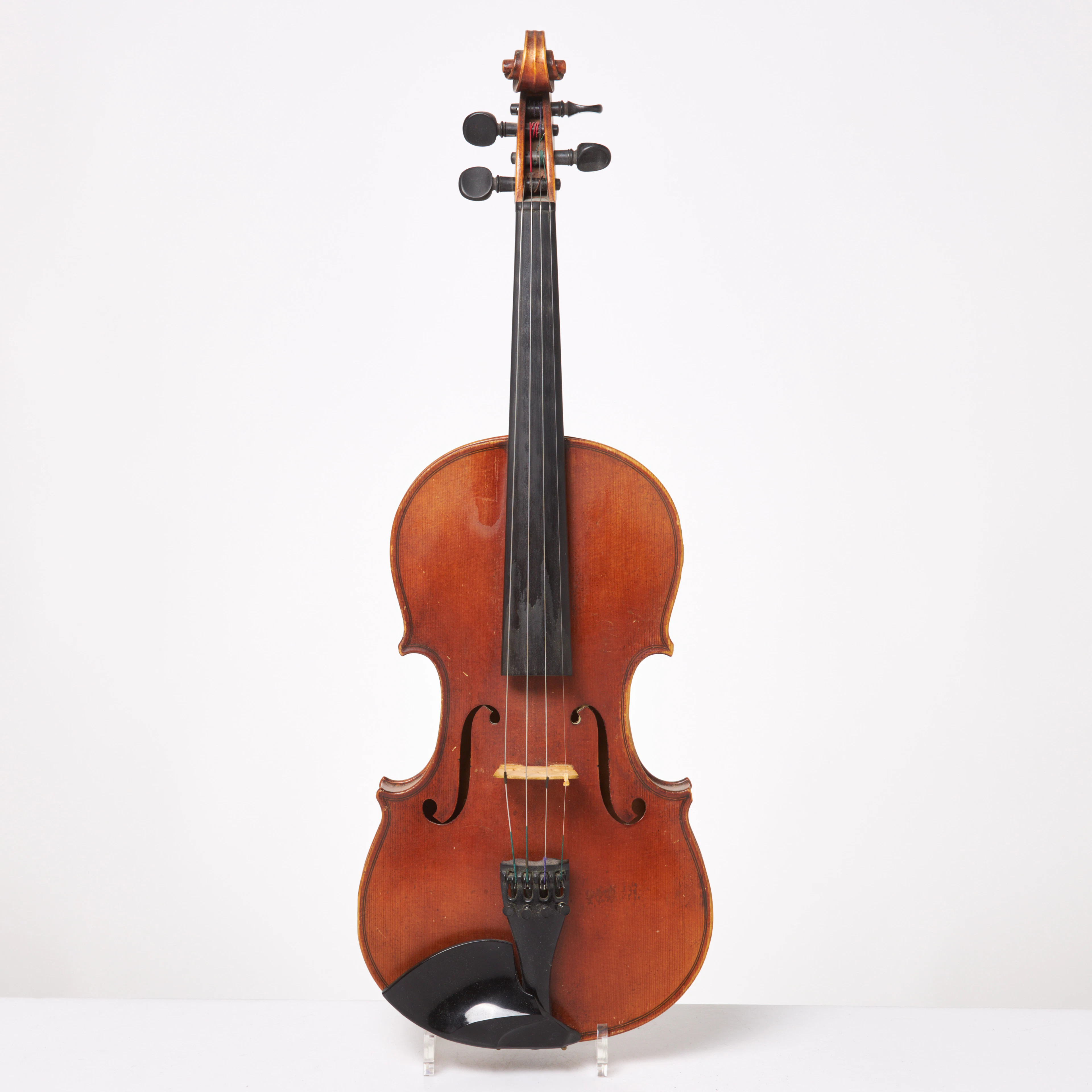 VIOLIN. 18/1900, lock i gran, sarg, bakstycke lönn, ebenholts.