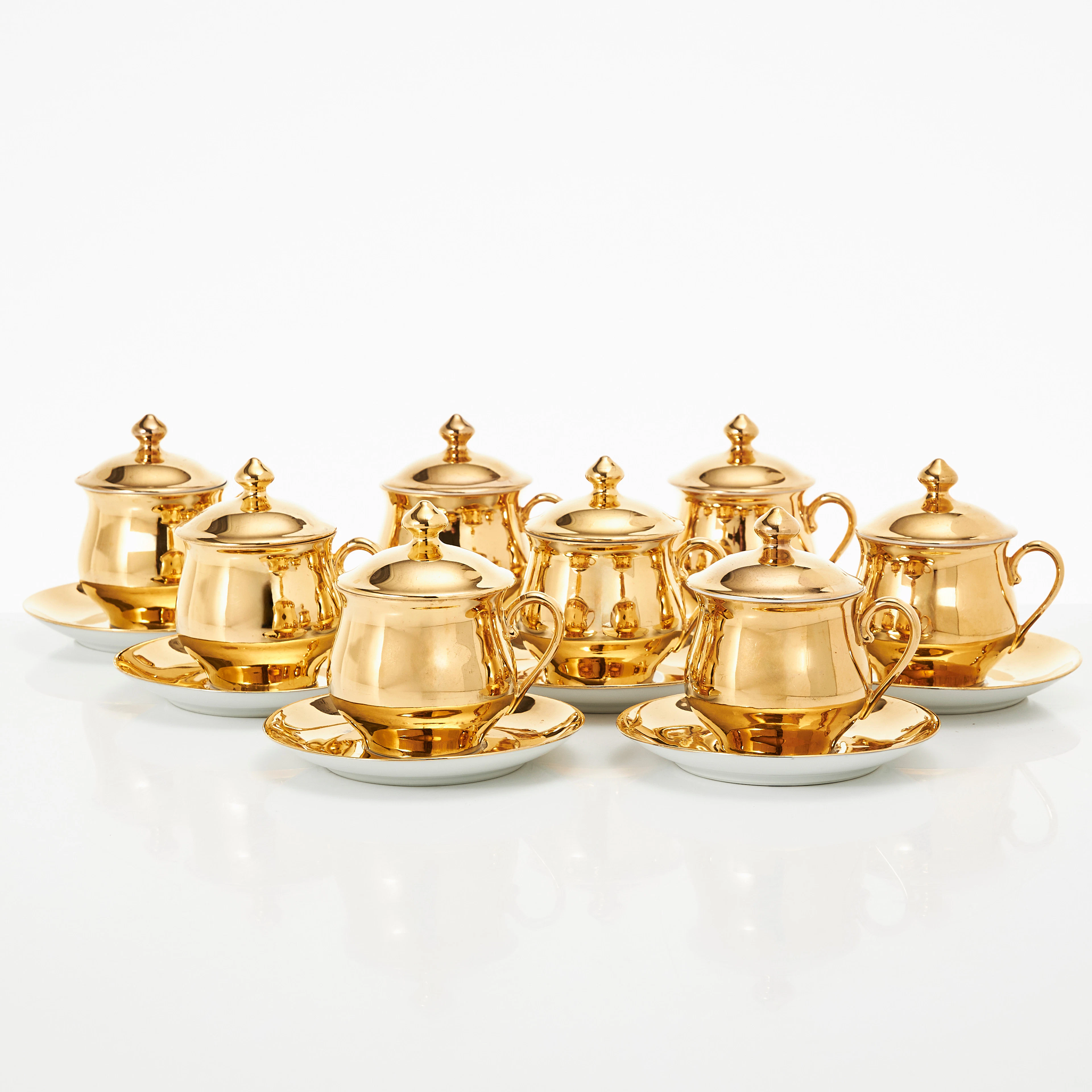 CRÈMEKOPPAR, 8 stycken, Porcelaine de Paris, Limoges, förgyllt porslin