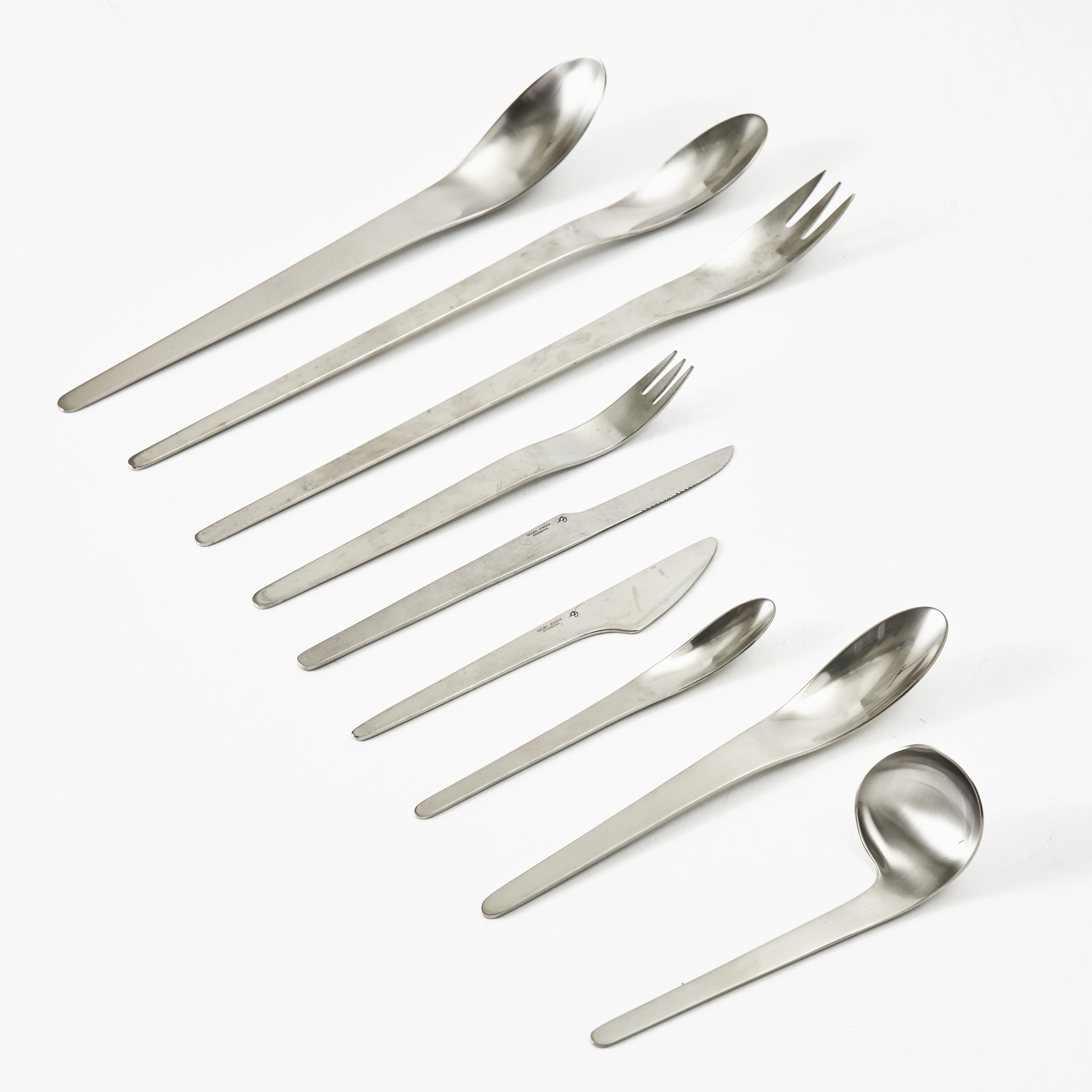 ARNE JACOBSEN. "AJ-bestick", 58 delar, Georg Jensen, rostfritt stål.