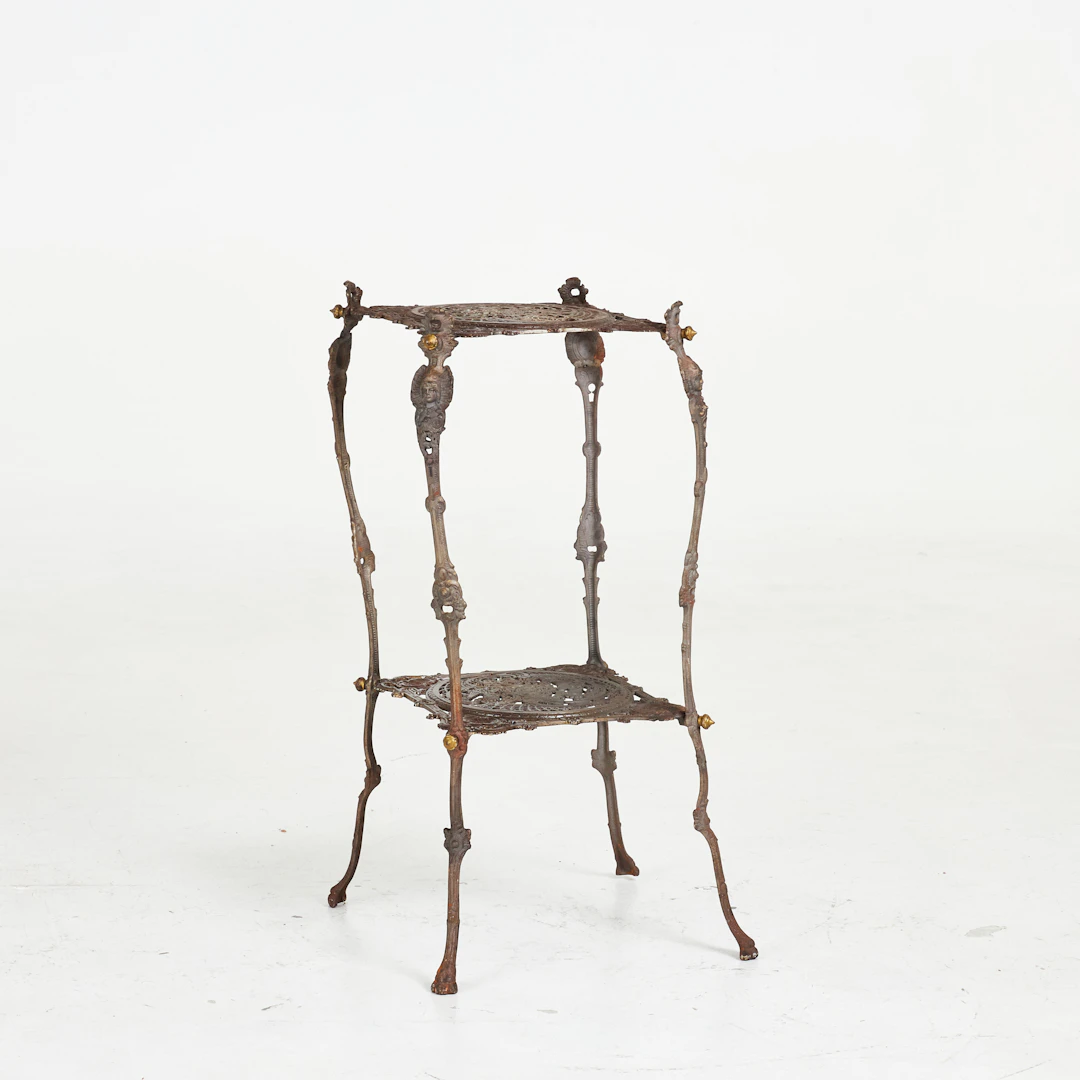 PIEDESTAL. Gjuten i zink och aluminium, genombruten dekor, 1900 tal.
