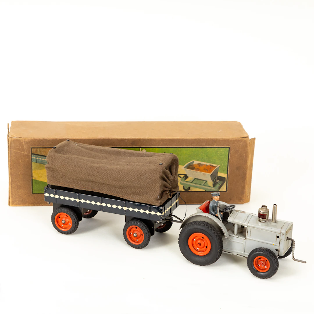 GAMA. Traktor mit Anhänger, 1950-1960er Jahre, inkl. Original Verpackung.