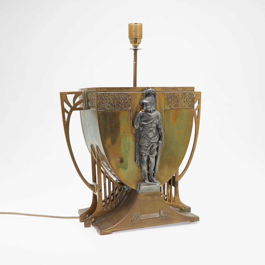 WMF. IM STIL VON. JUGENDSTIL Tischleuchte, Messing, 1. Hälfte 20. Jahrhundert.