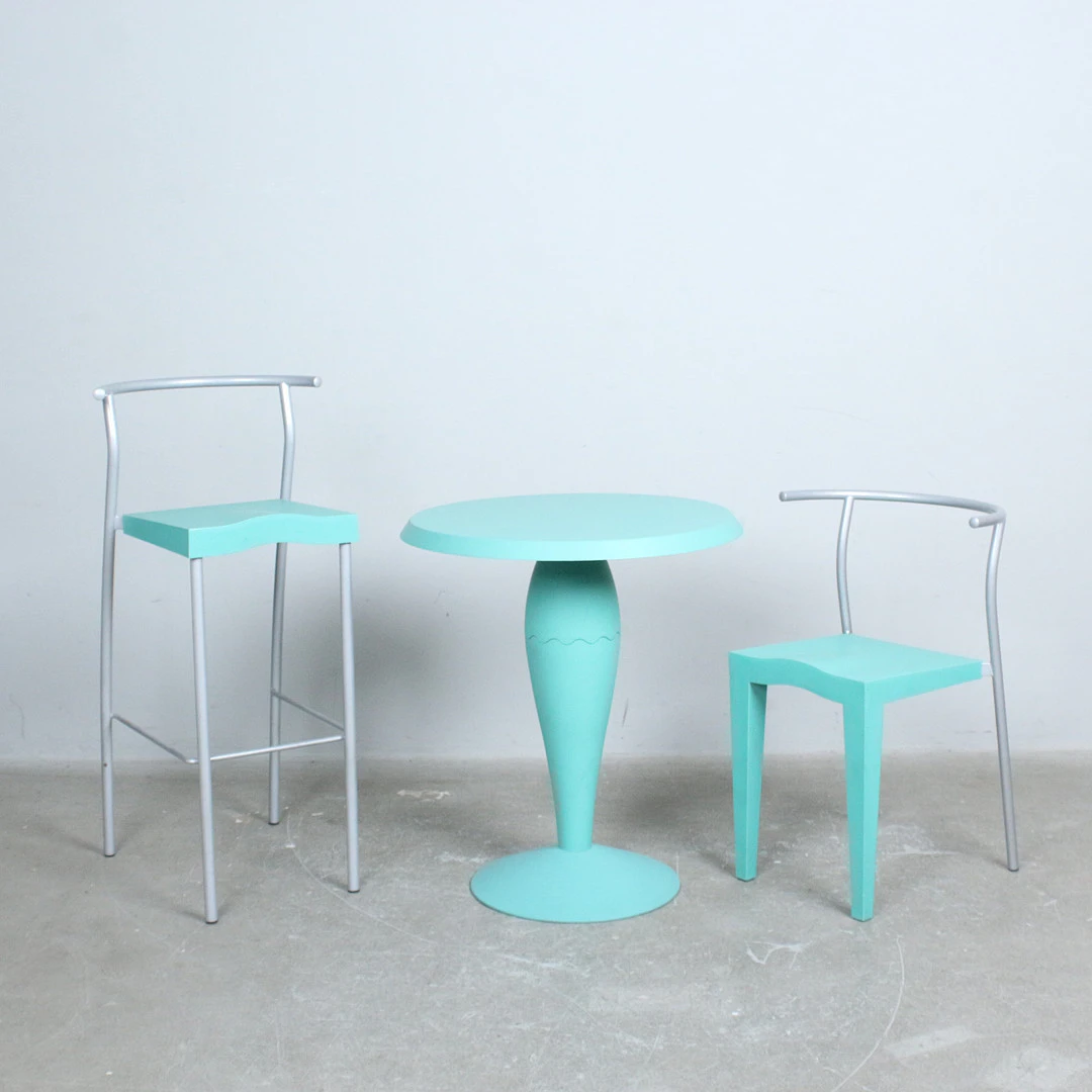 PHILIPPE STARCK. für Kartell, Set Tisch, Stuhl und Barhocker, 1990er, Italien.