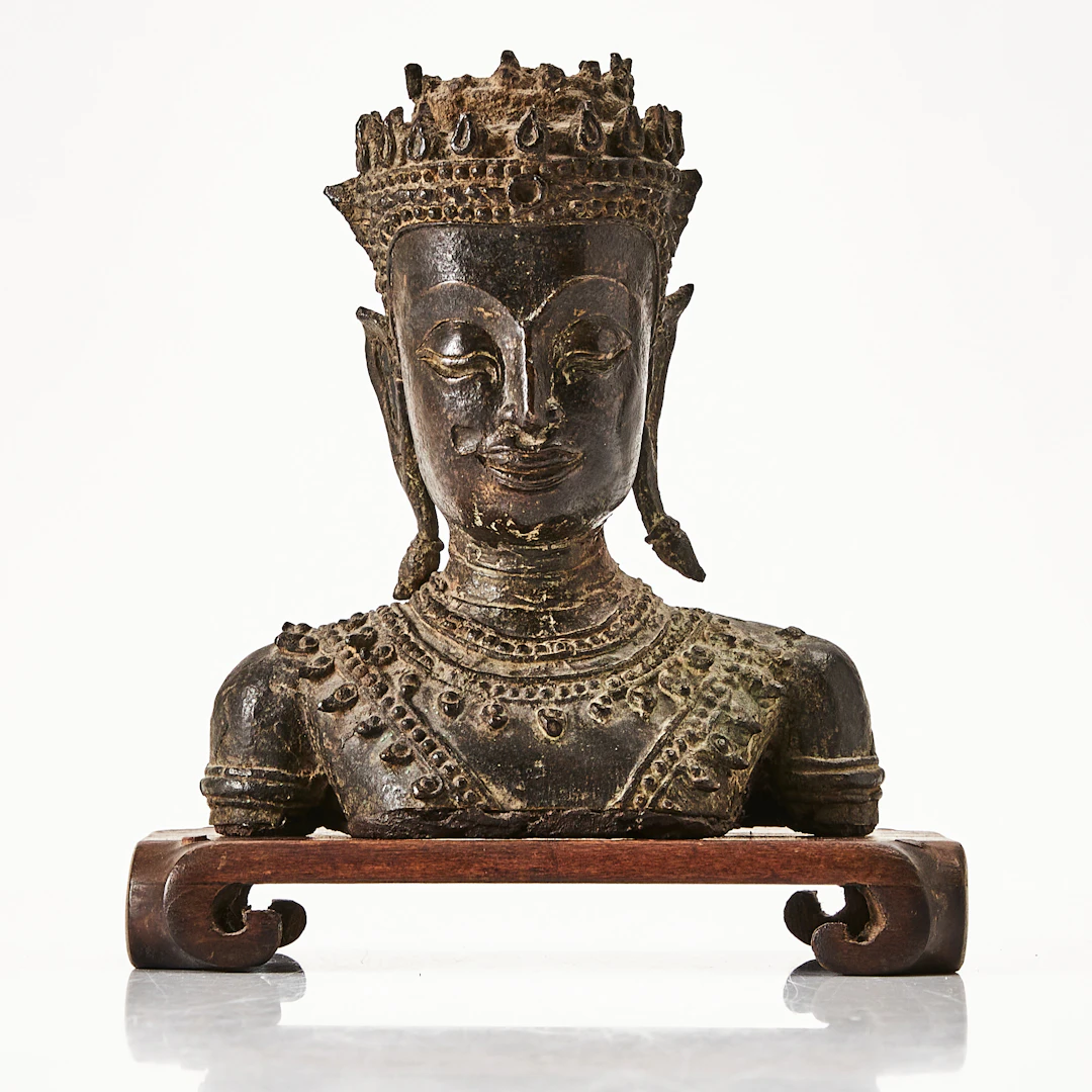 BUDDHABYST, brons, Thailand, 1800-tal, medföljande träställ.