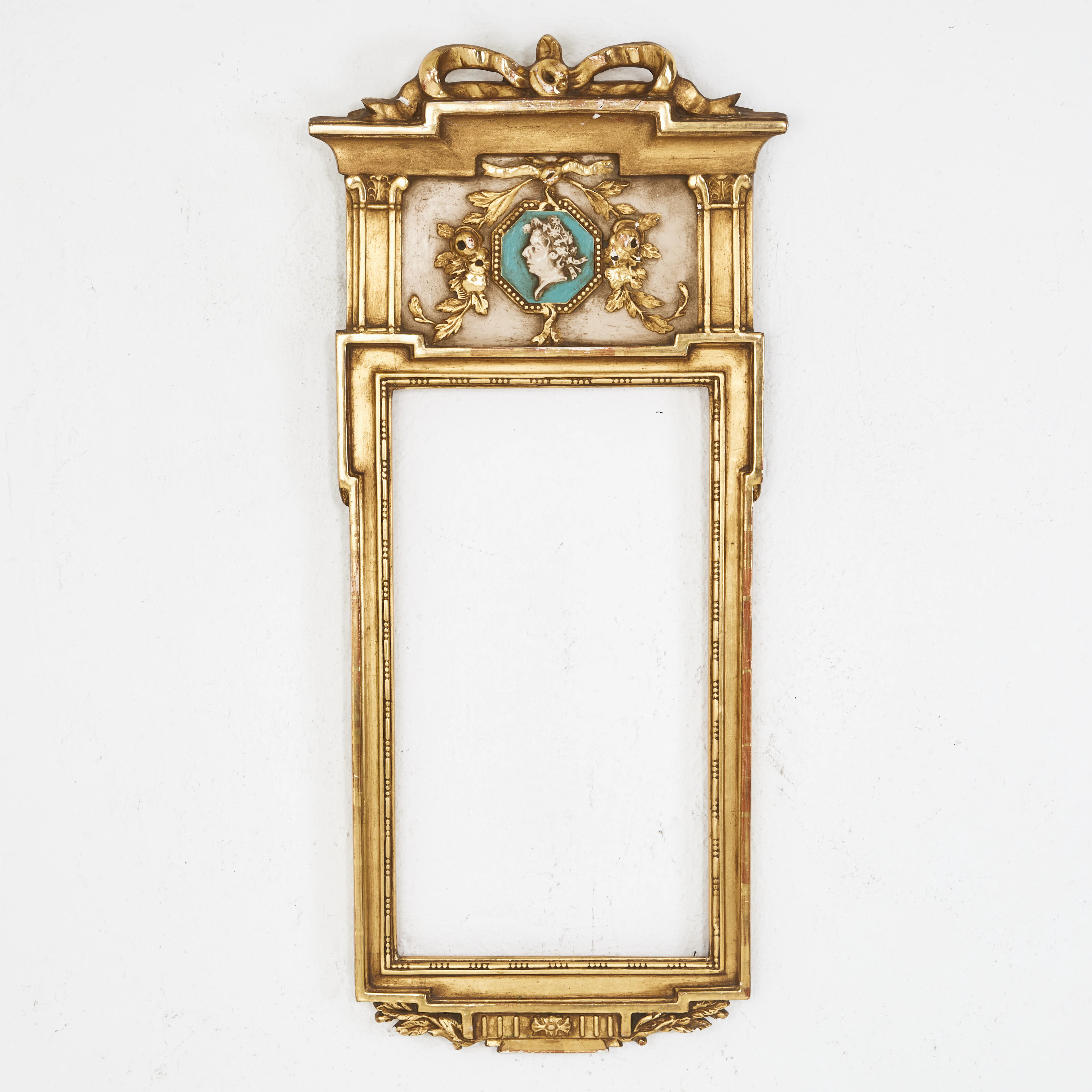 SPEGEL, gustaviansk stil, förgylld, krön med rosett, 1900-tal.