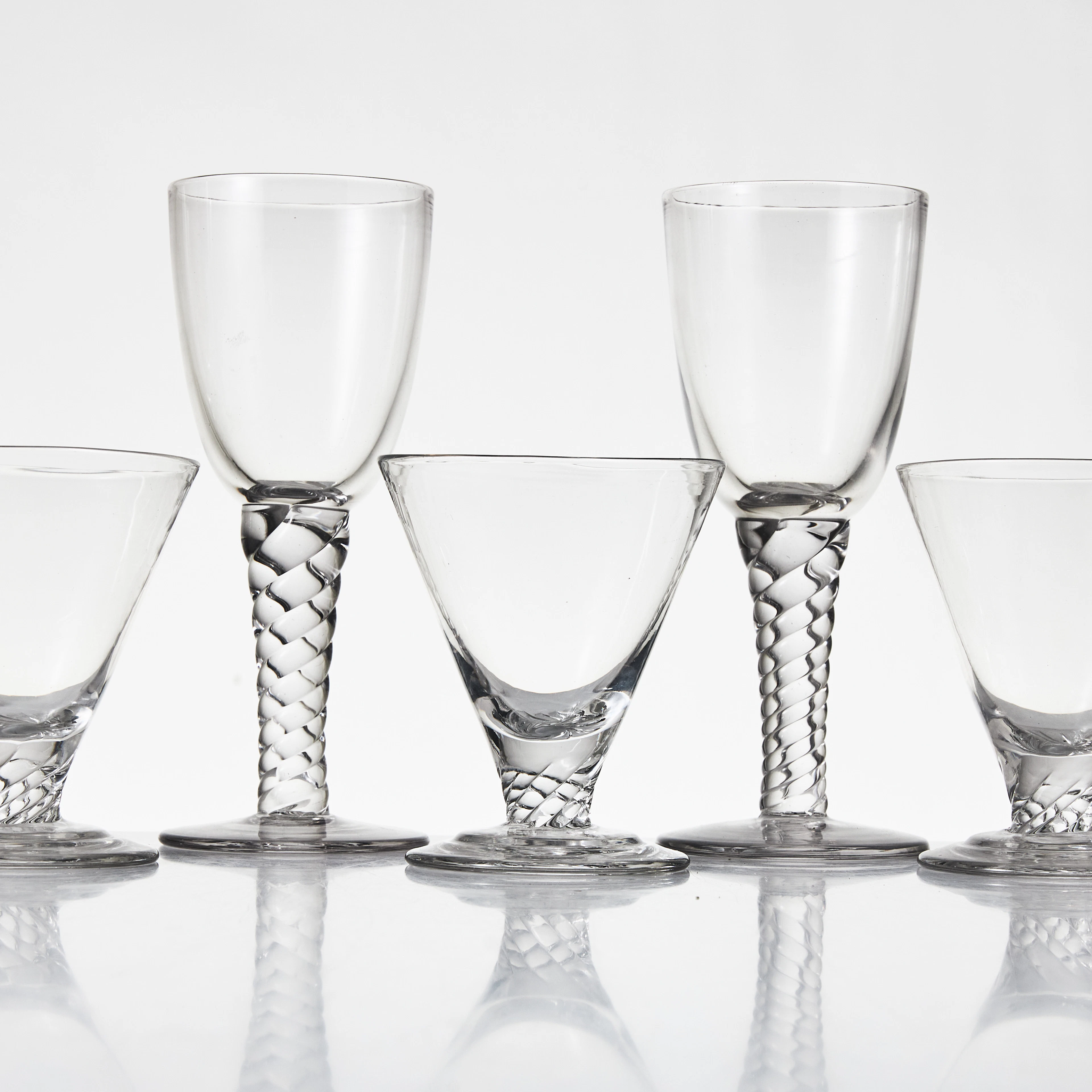 GLASSERVIS, 22 dlr, 1900-tal, spiralformad fot.