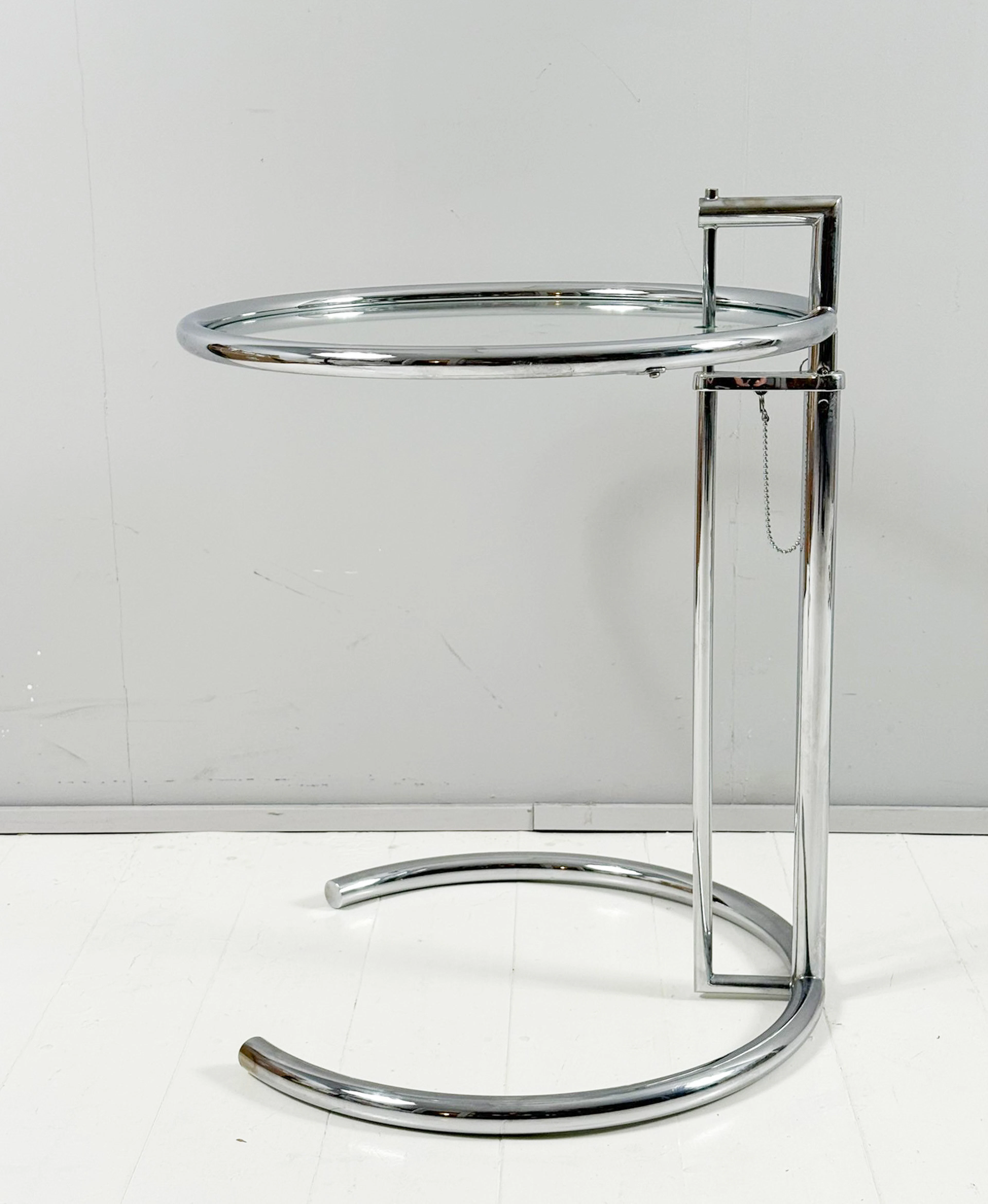 EILEEN GRAY. Eileen Gray, Adjustable Table Modell E 1027 für ClassiCon