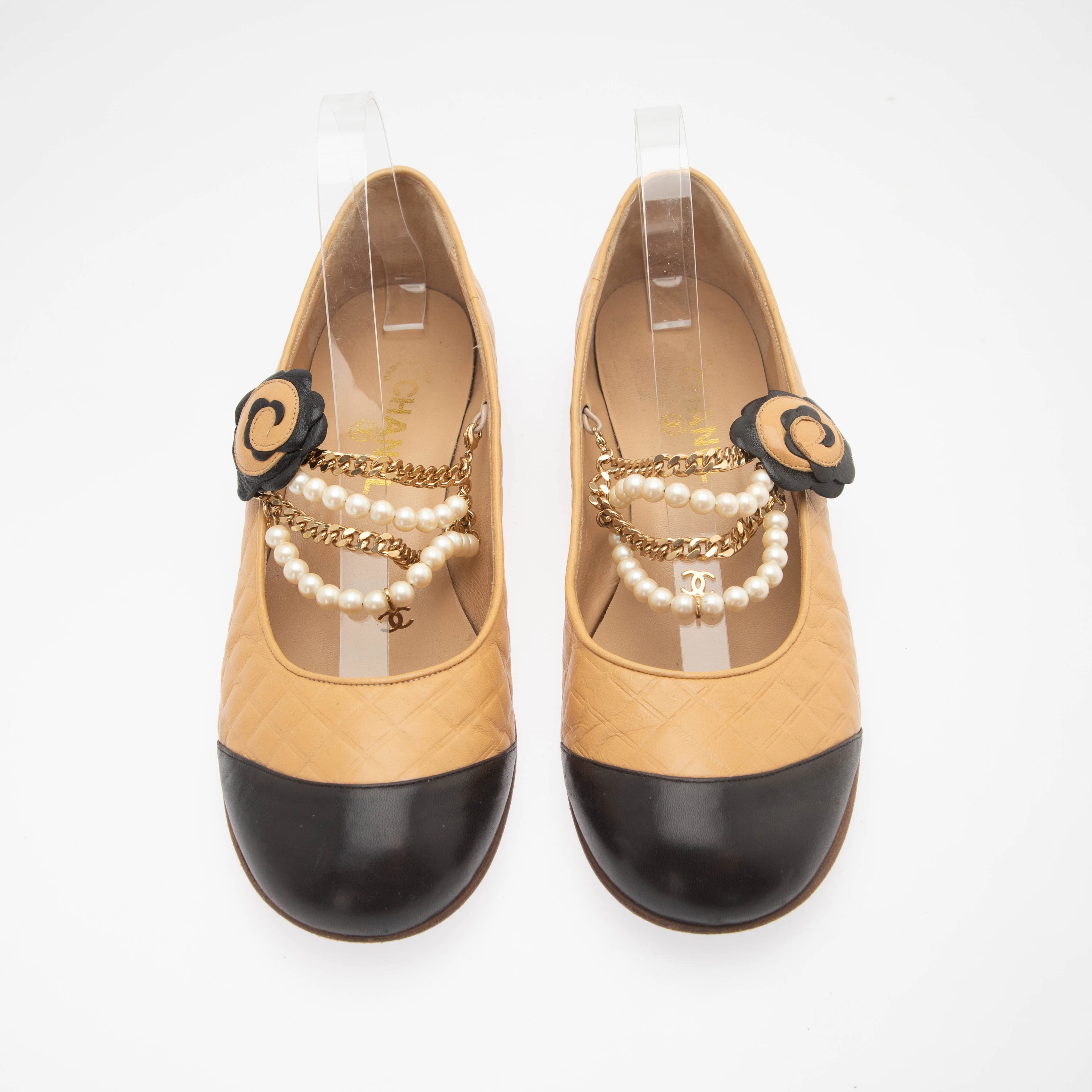 CHANEL. Mary Jane Pearl Chain Flats, 41.