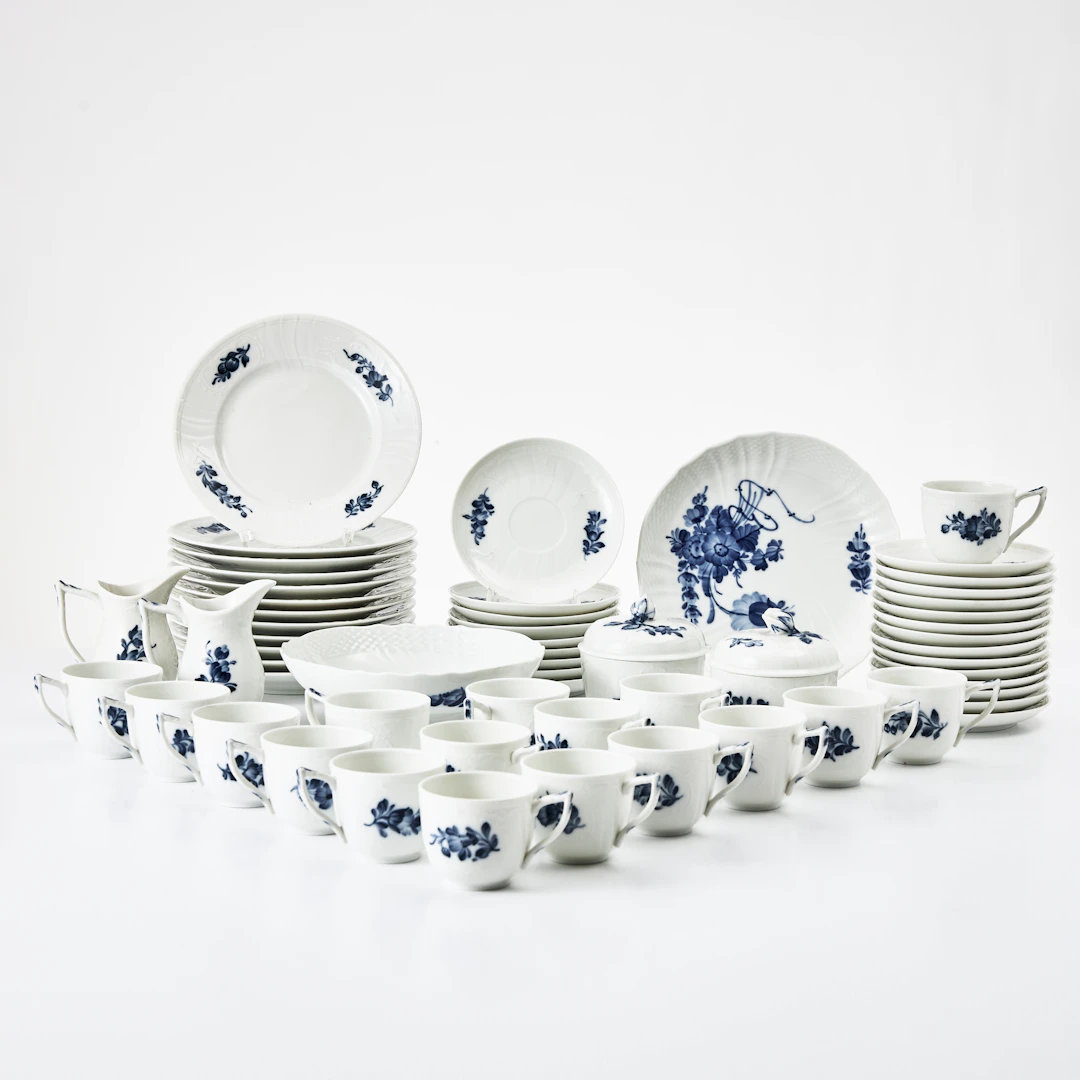 ROYAL COPENHAGEN, blå blomst, porslin.