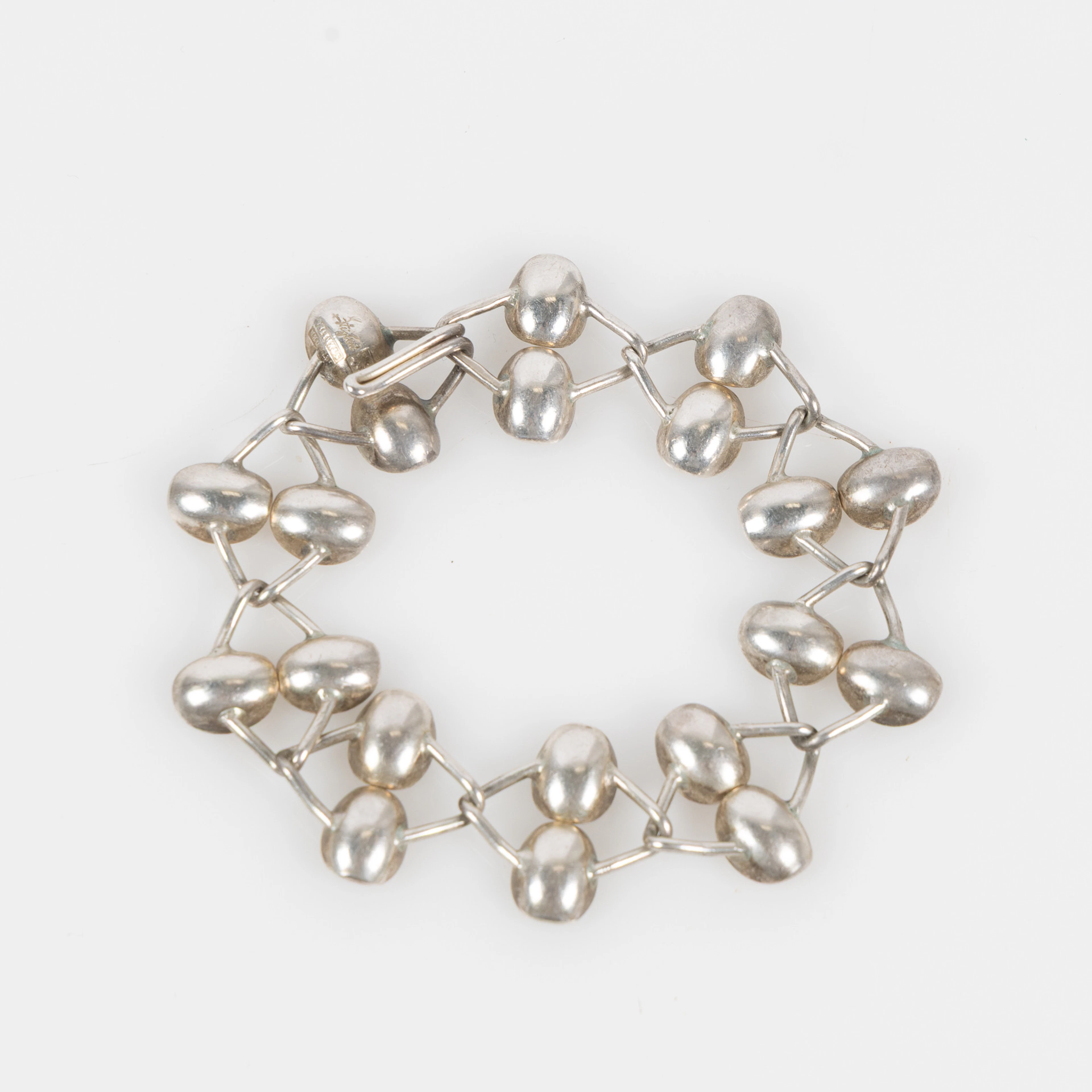 SIGURD PERSSON. Armband, Stigbert, "Skåla", sterlingsilver.