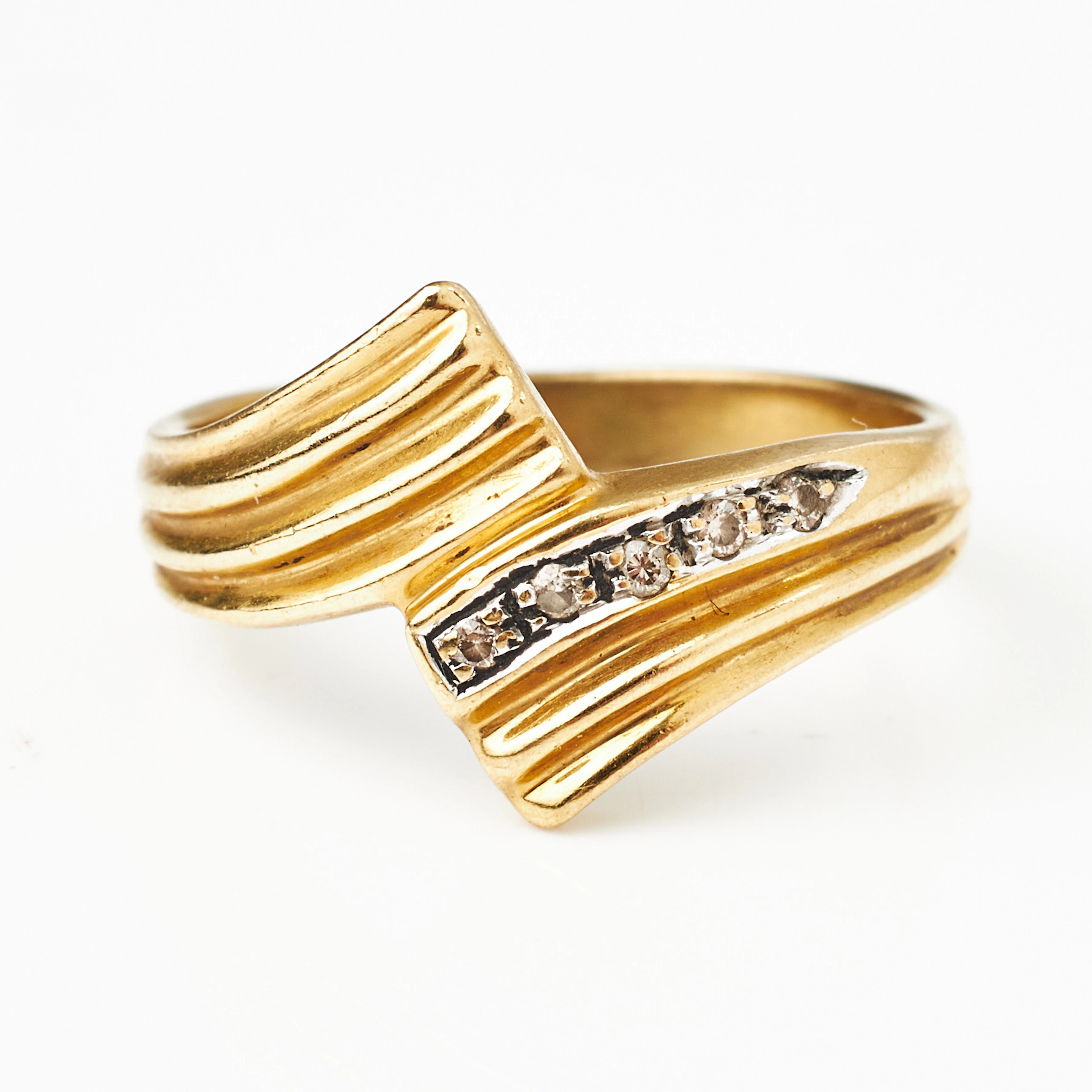 RING, 18 k guld, 5 briljanter totalt 0,05 ct., enligt gravyr, svensk