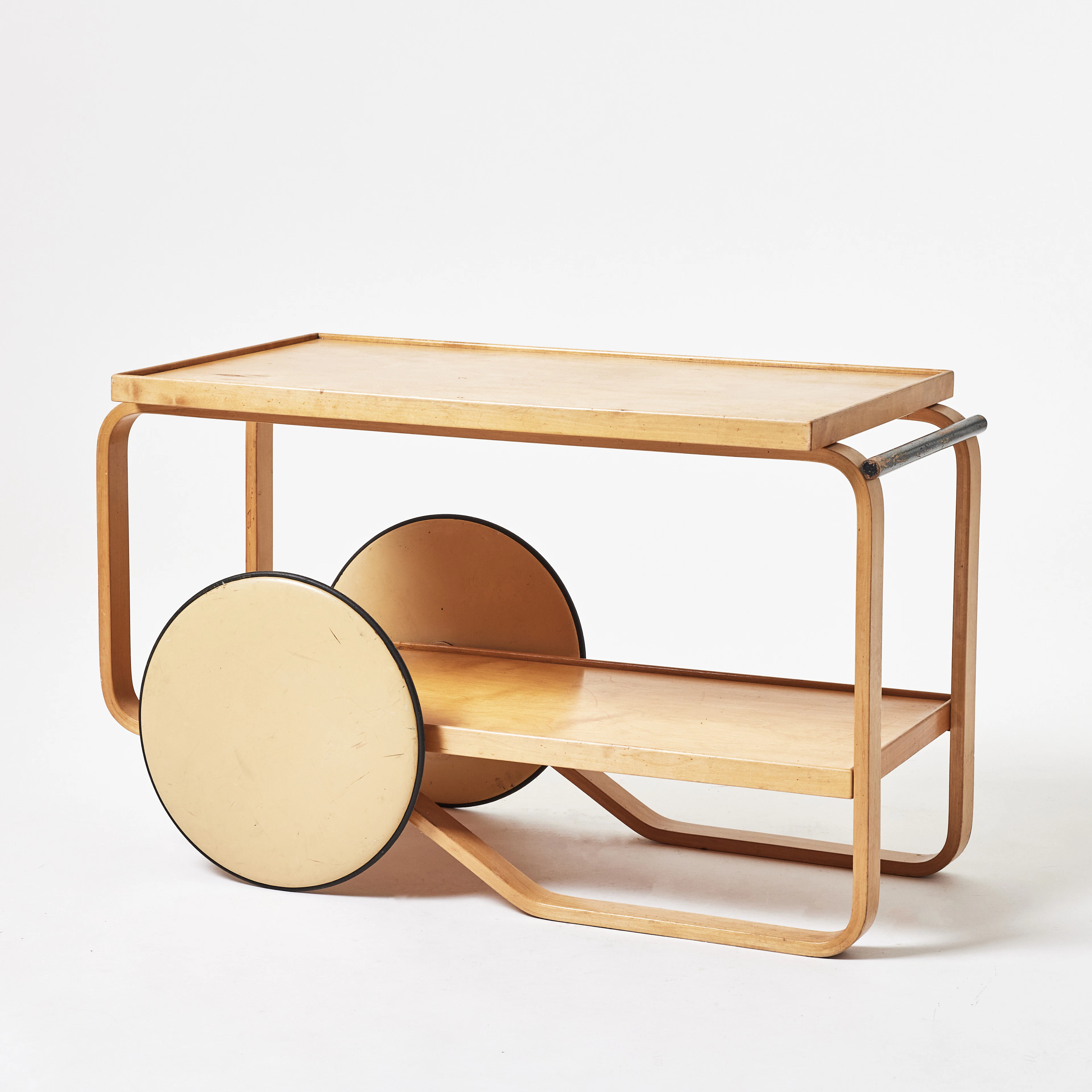ALVAR AALTO. Tevagn, licenstillverkad av Aalto Design Hedemora, för