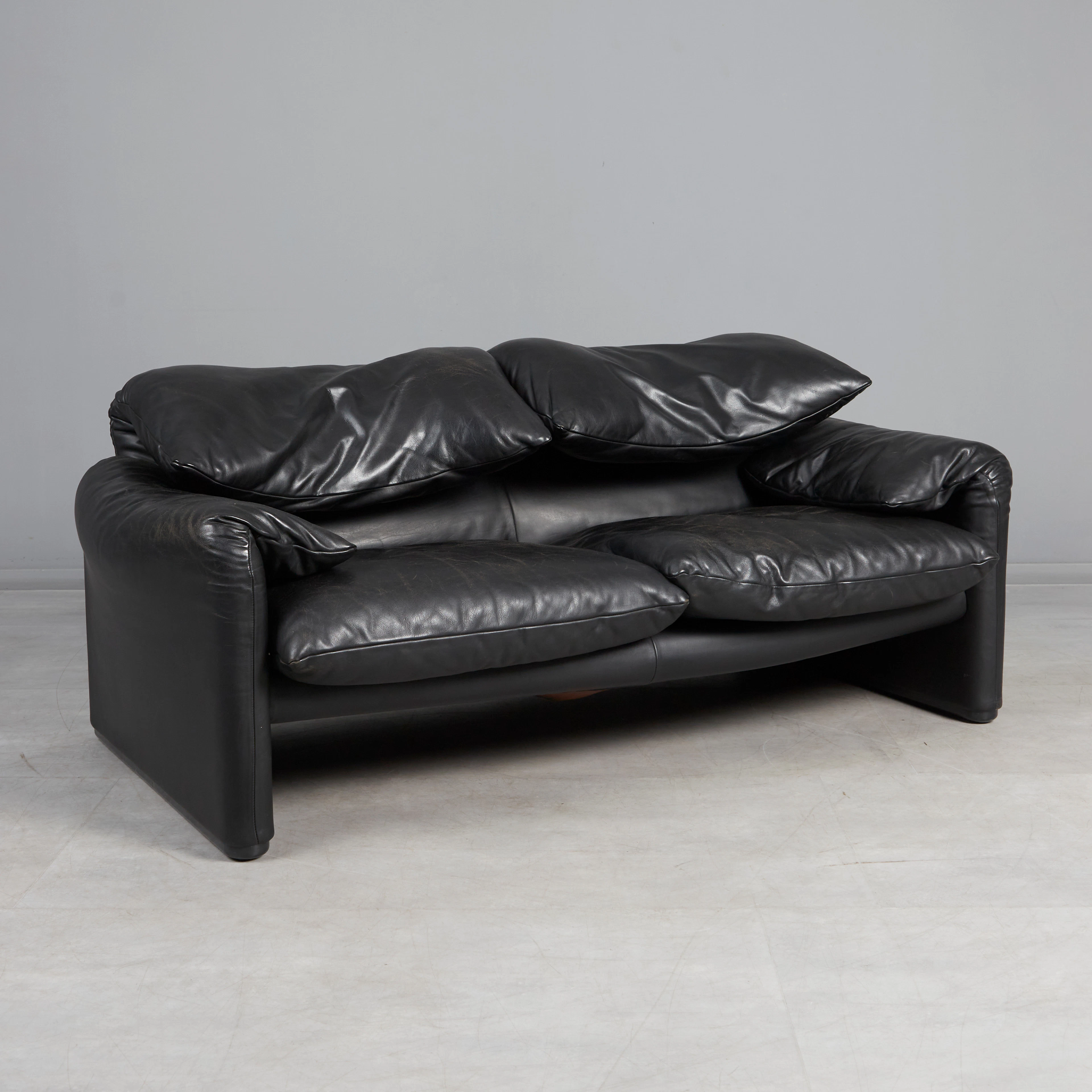 VICO MAGISTRETTI. Cassina, Zweisitzer-Sofa / Couch, Modell 'Maralunga'