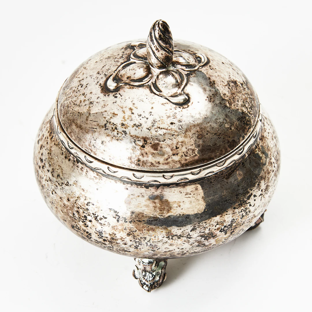 BONBONJÄR MED LOCK, silver, Stockholm 1921.