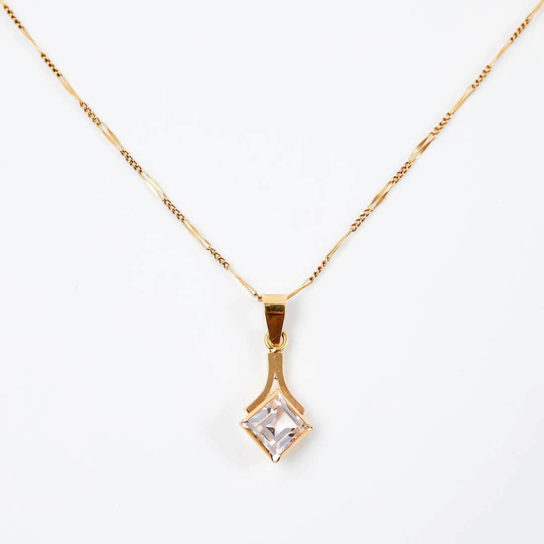 HALSBAND med HÄNGE, 18 k guld, figarolänk, hänge med 1 trappslipad