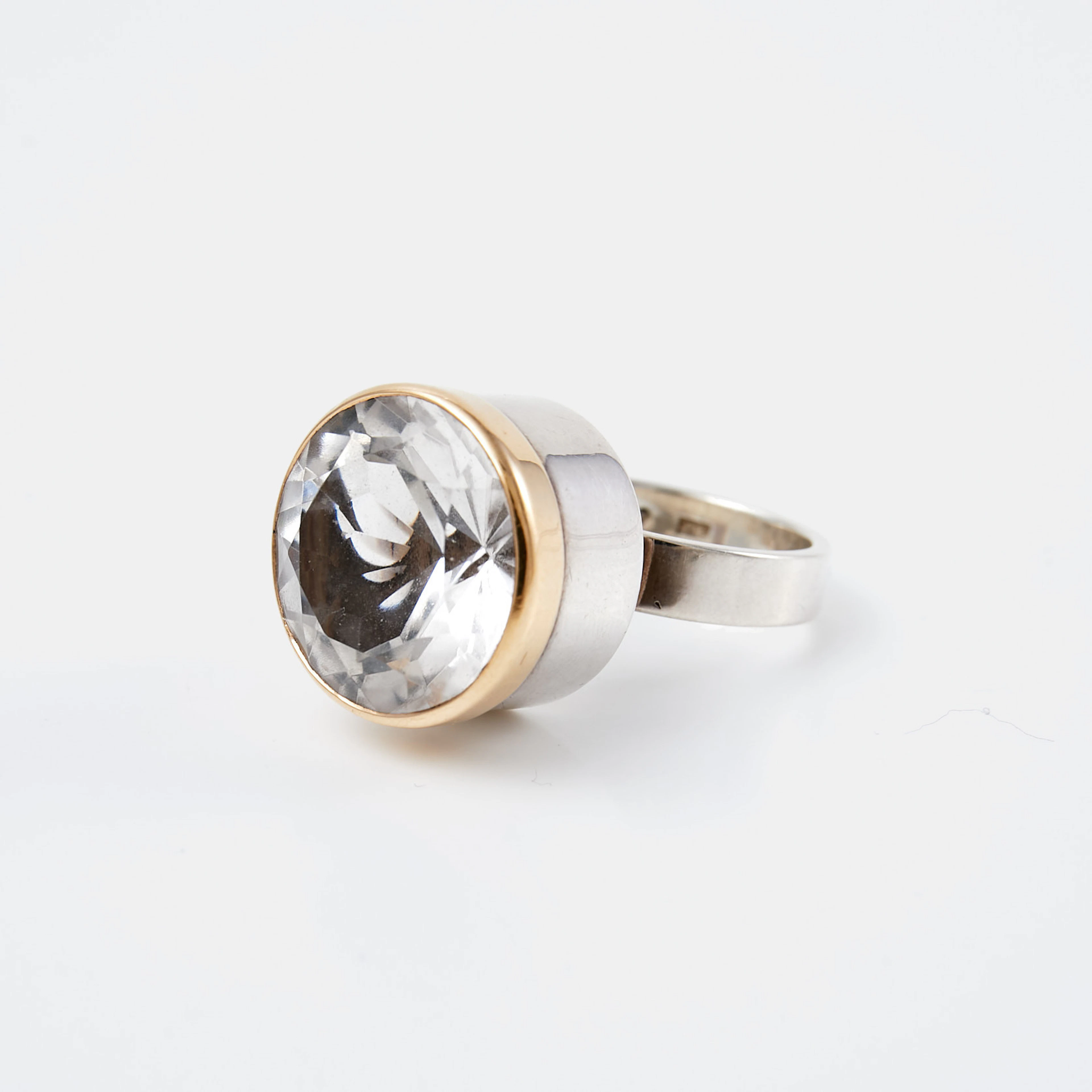 HERIBERT ENGELBERT AB, silver, ring med bergskristall, förgylld dekorring
