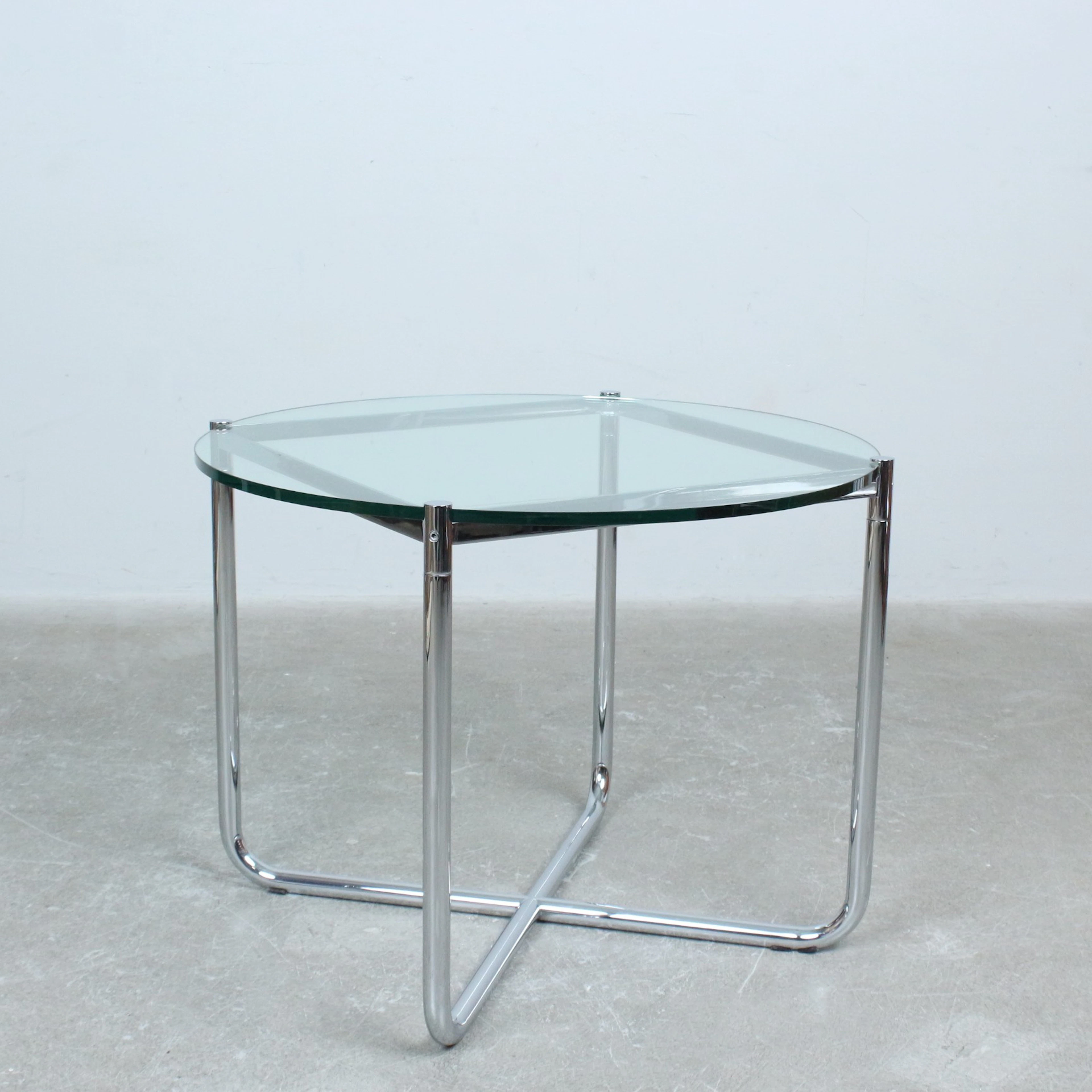LUDWIG MIES VAN DER ROHE. für Knoll International, Couchtisch, Modell