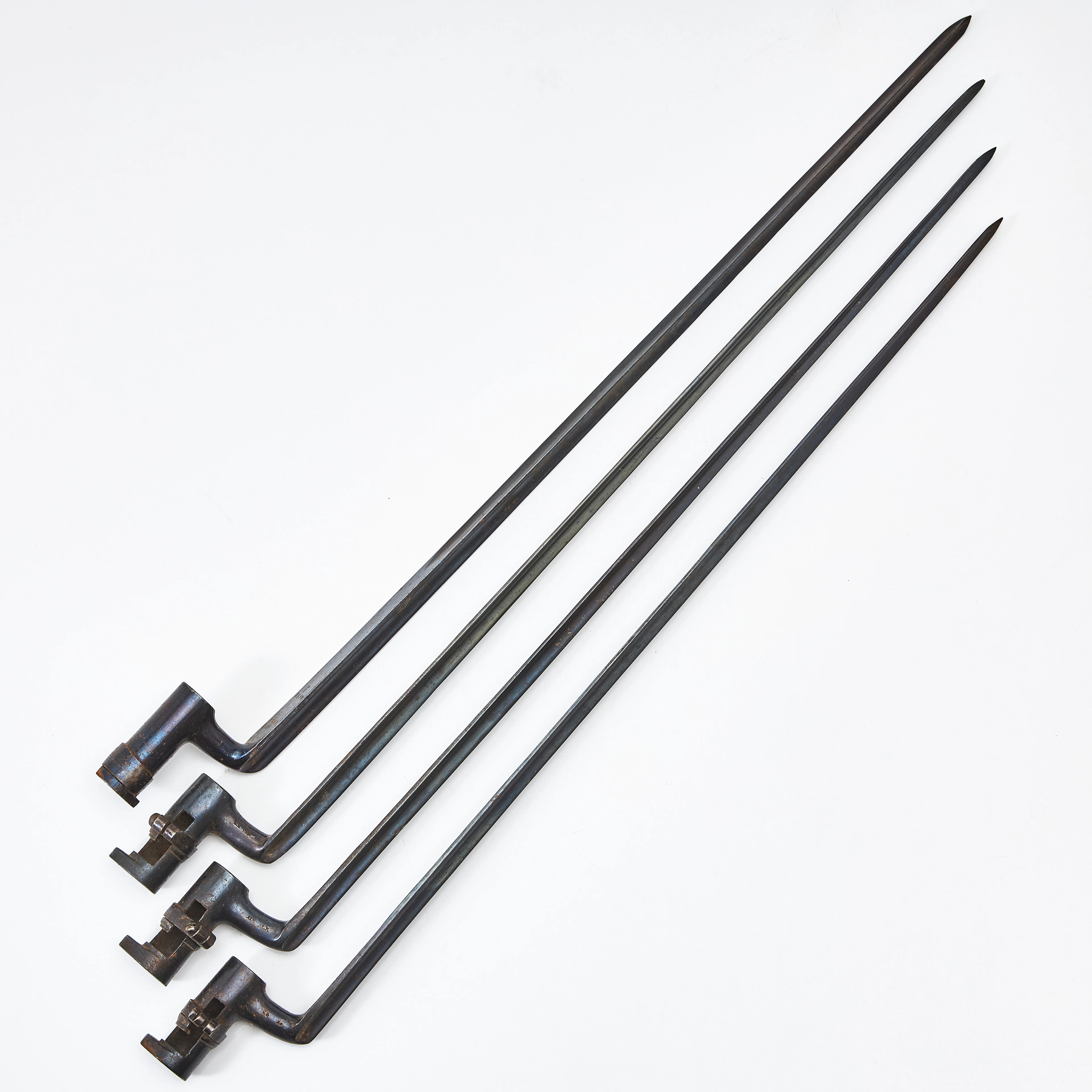 HYLSBAJONETTER, 4 stycken, 1800-tal, stukatklingor.