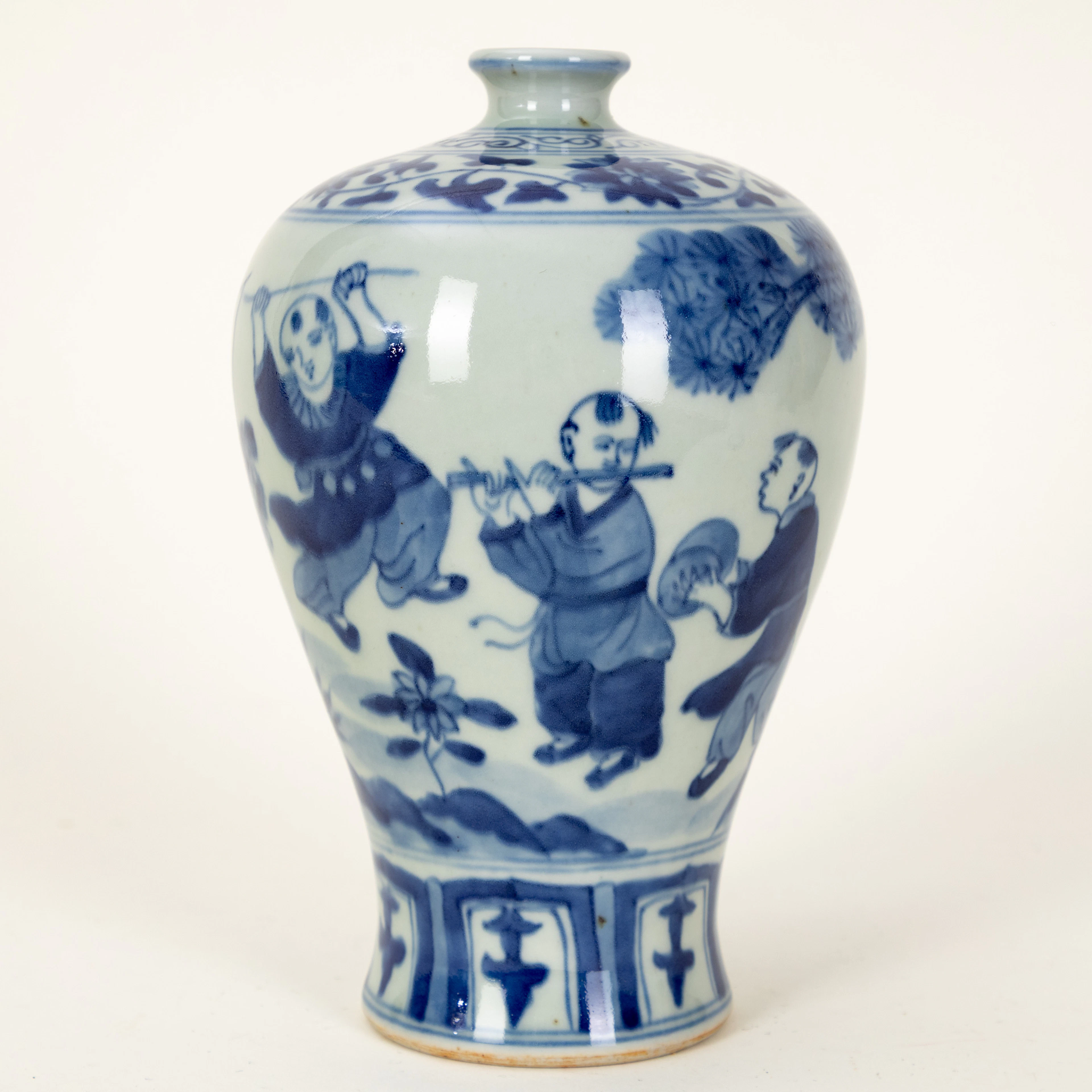Blau-weiße Vase, Xuande-Marke, China, 20. Jh.